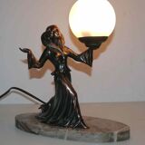 Lampe art déco en regul et marbre « femme tenant un globe »
