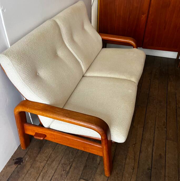 Scandinavian 2-seater bench sofa in teak and wool.
