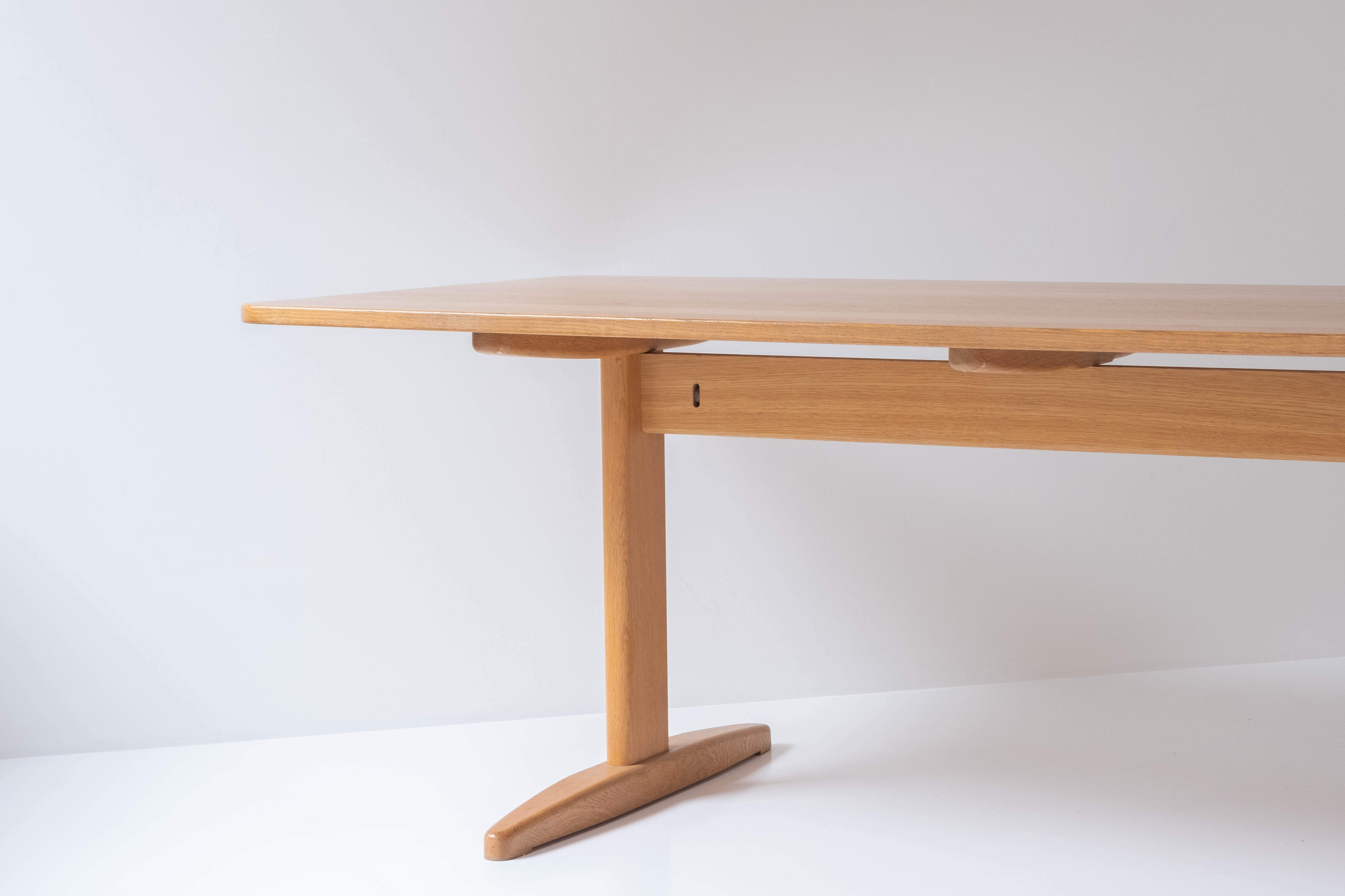 Shaker dining table designed by Børge Mogensen for Carl Madsen & Son, Denmark 1960s.