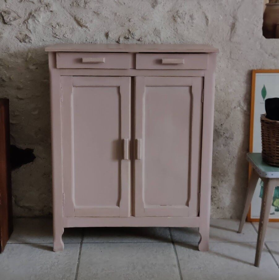 Pink Parisian buffet