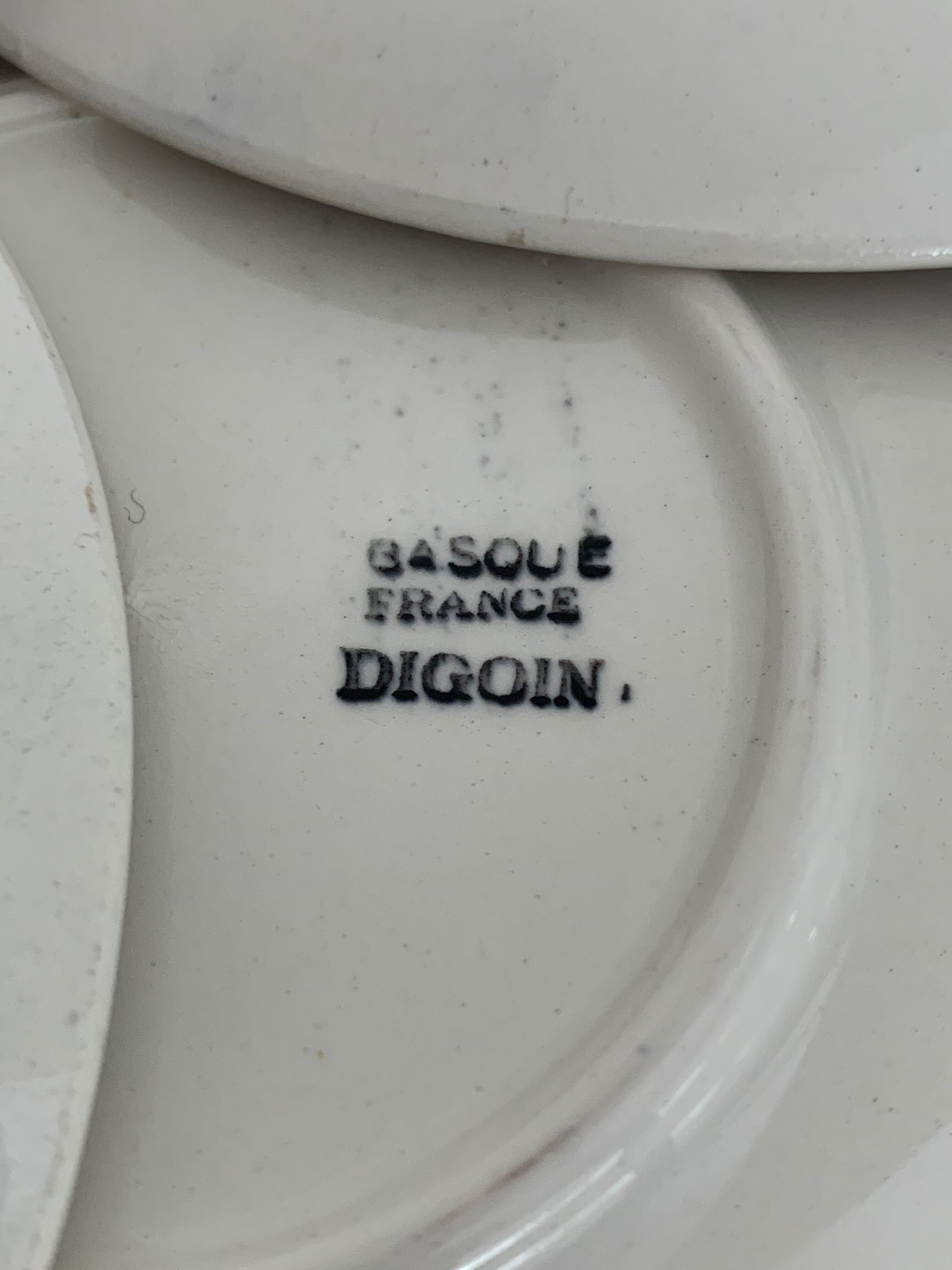 5 saucers Digoin, Basque