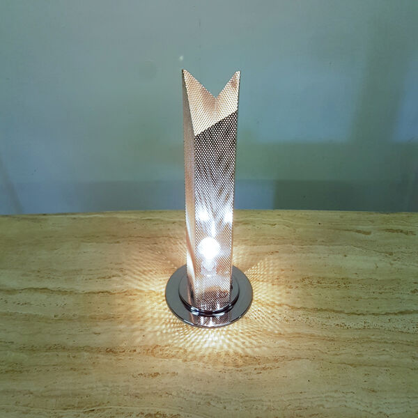 Lampe de table sculpturale des années 1980 en métal perforé, Suède années 1980