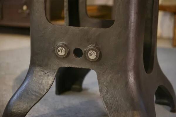 Table touret industrielle piètement en fonte 1950’s