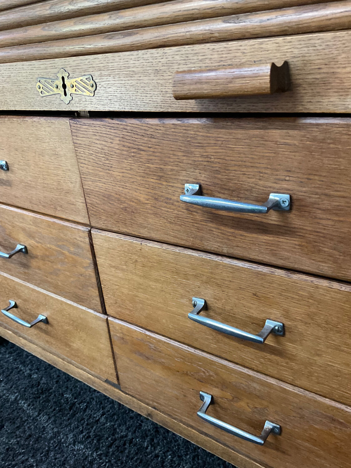 Notary furniture with wooden curtain