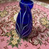 Vase en verre soufflé bleu