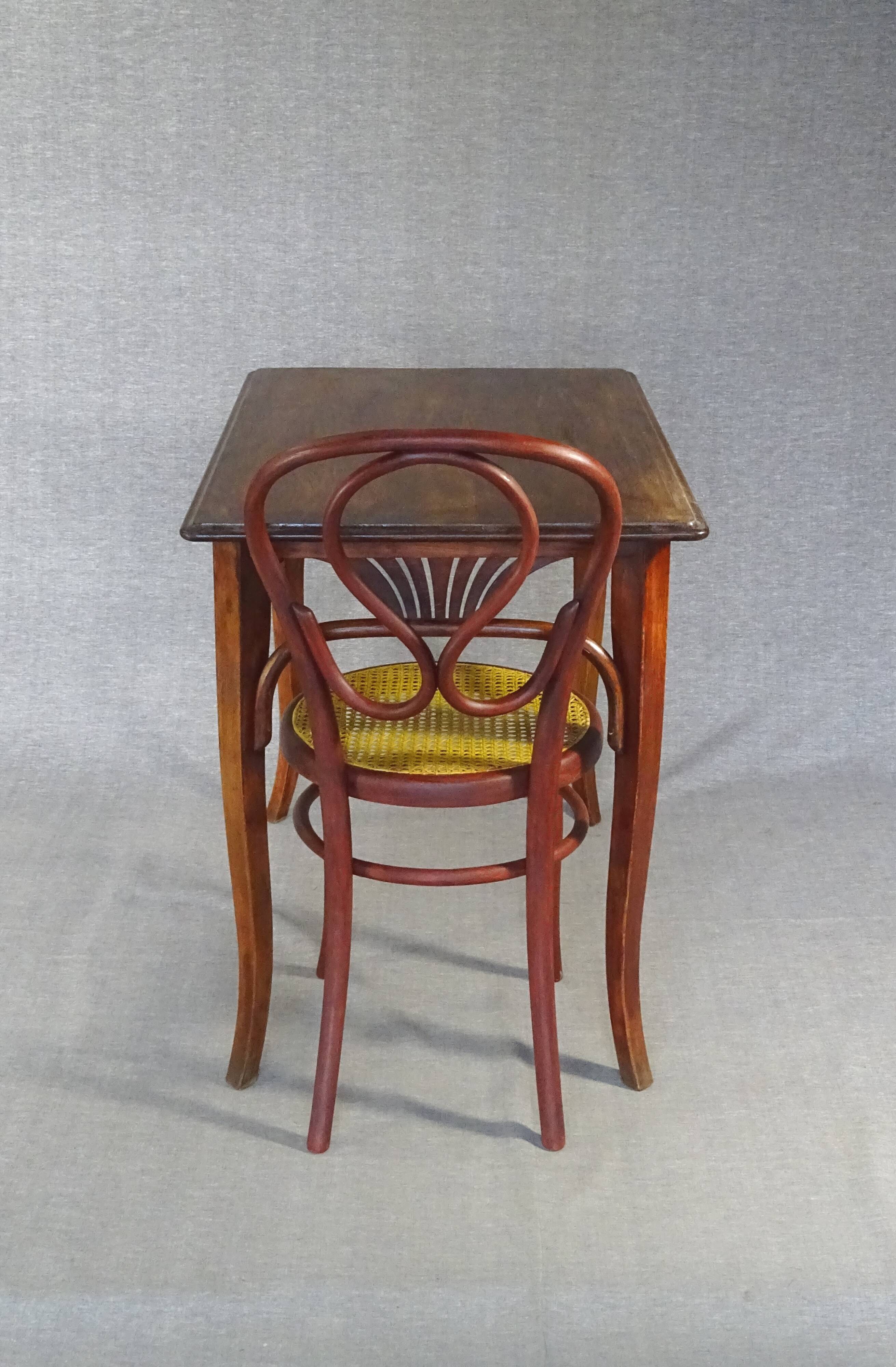 Table ou bureau Thonet N°8122, vers 1910, plateau chêne.