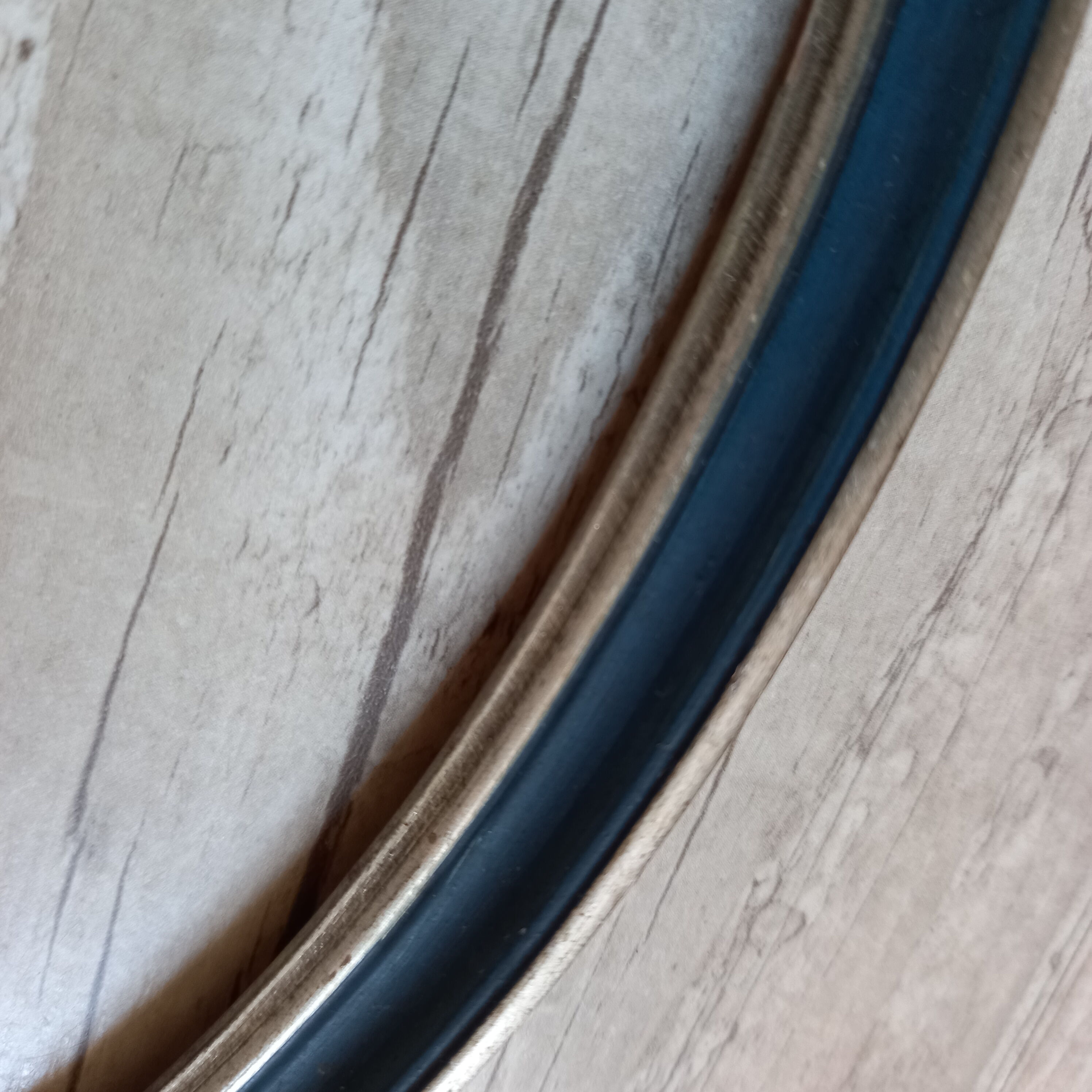 Set of 4 oval frames