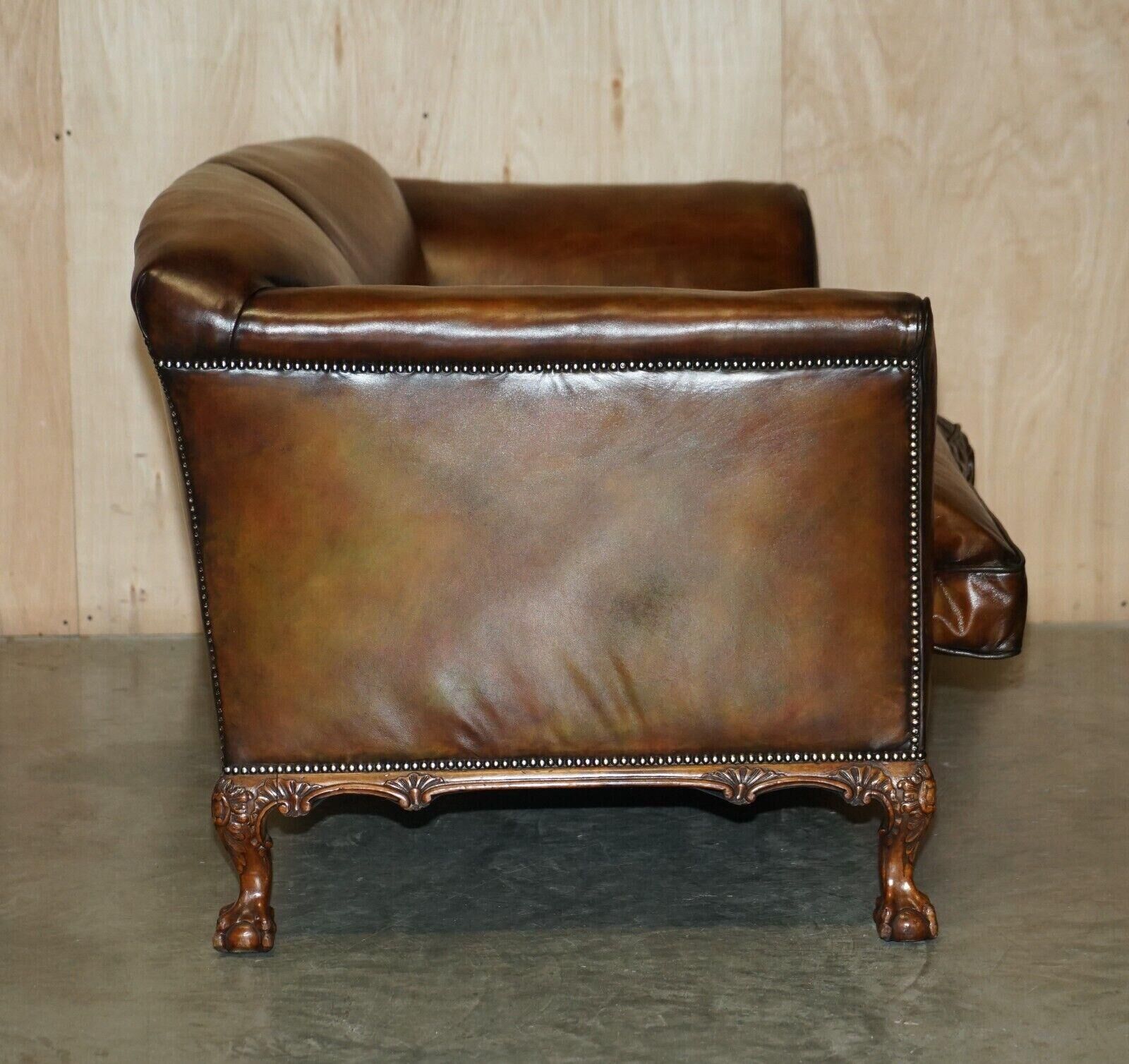 Chesterfield leather canapé with claw and ball feet by Howard & Son, Victorian era.