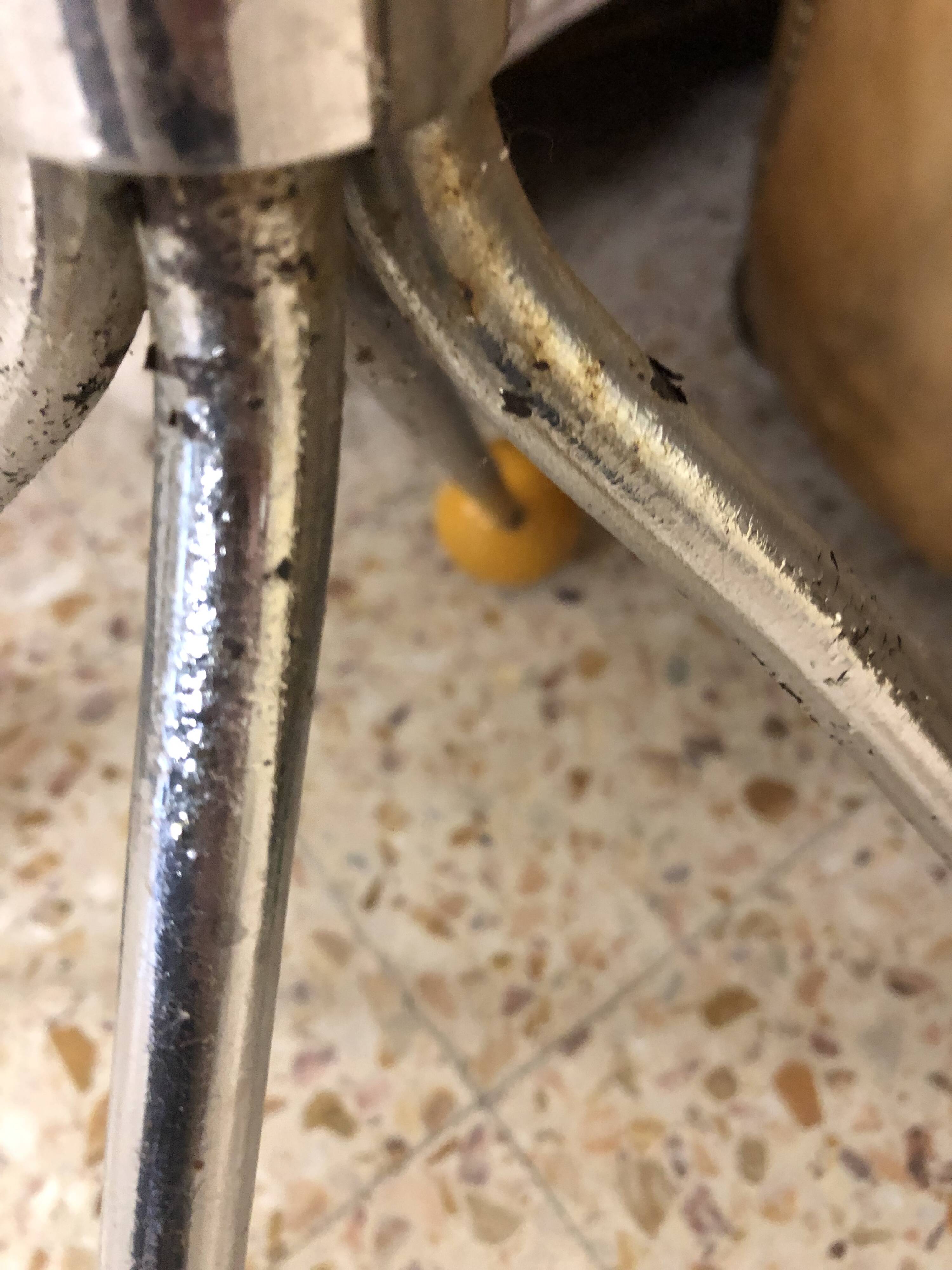 Porte manteau en métal chromé et boules colorées 1950-1970