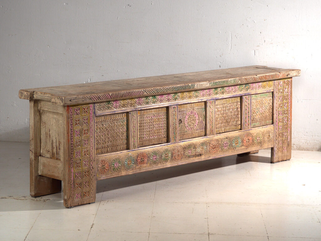 Polychrome carved antique buffet in pine – Xinjiang, circa 1900