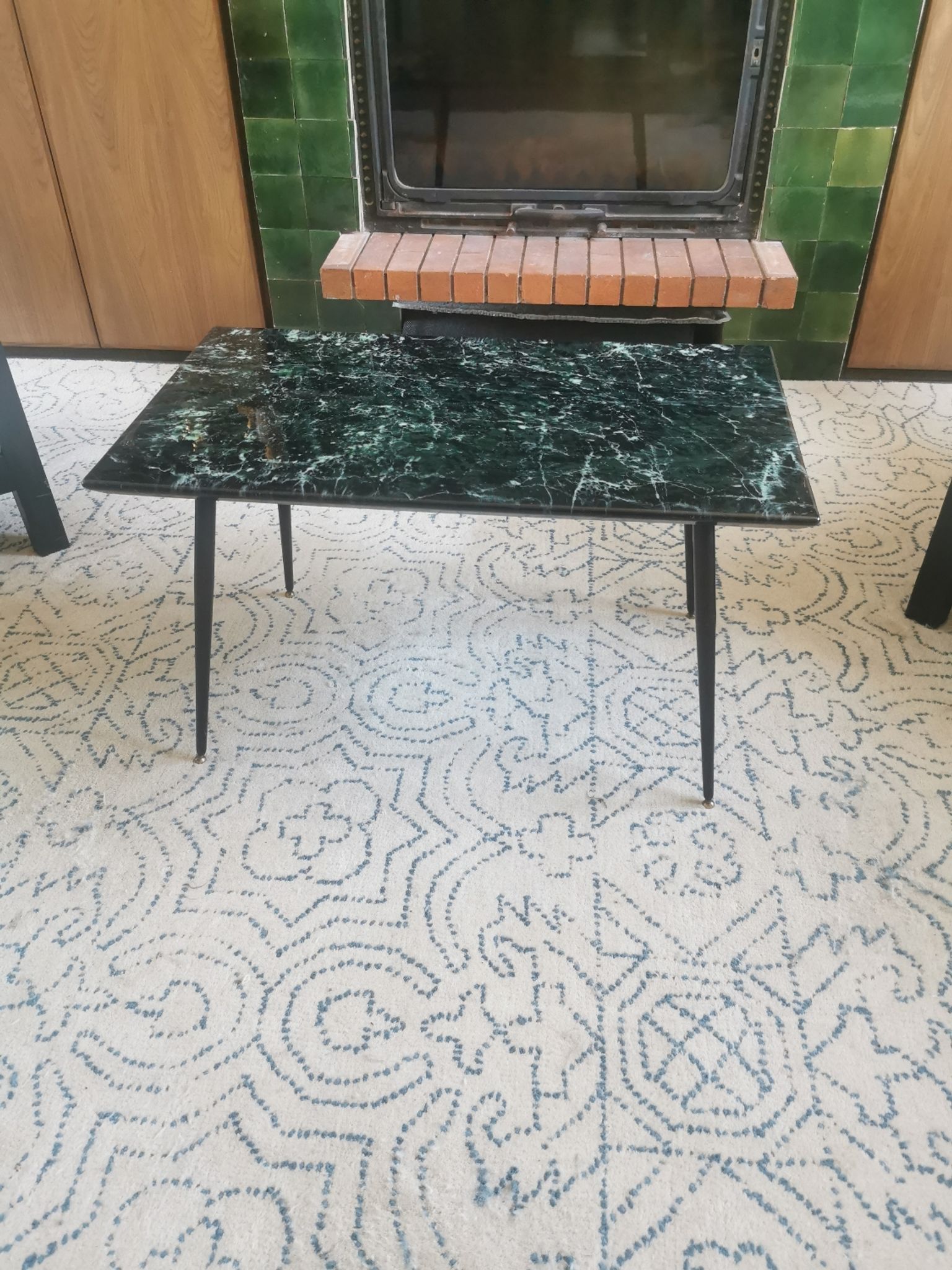 Vintage resin coffee table with a marble effect.