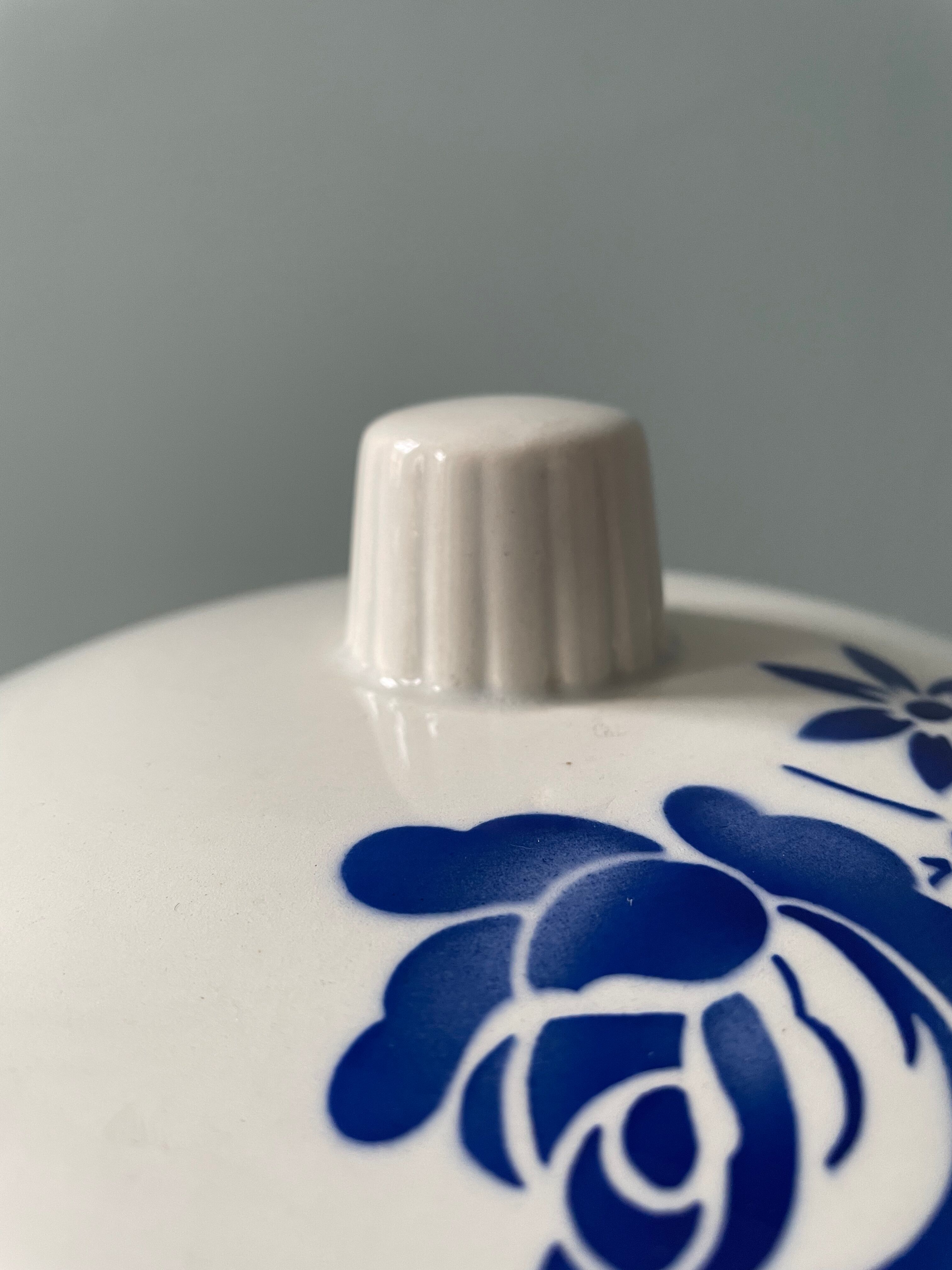 Gravy boat and tureen in half porcelain from Badonviller