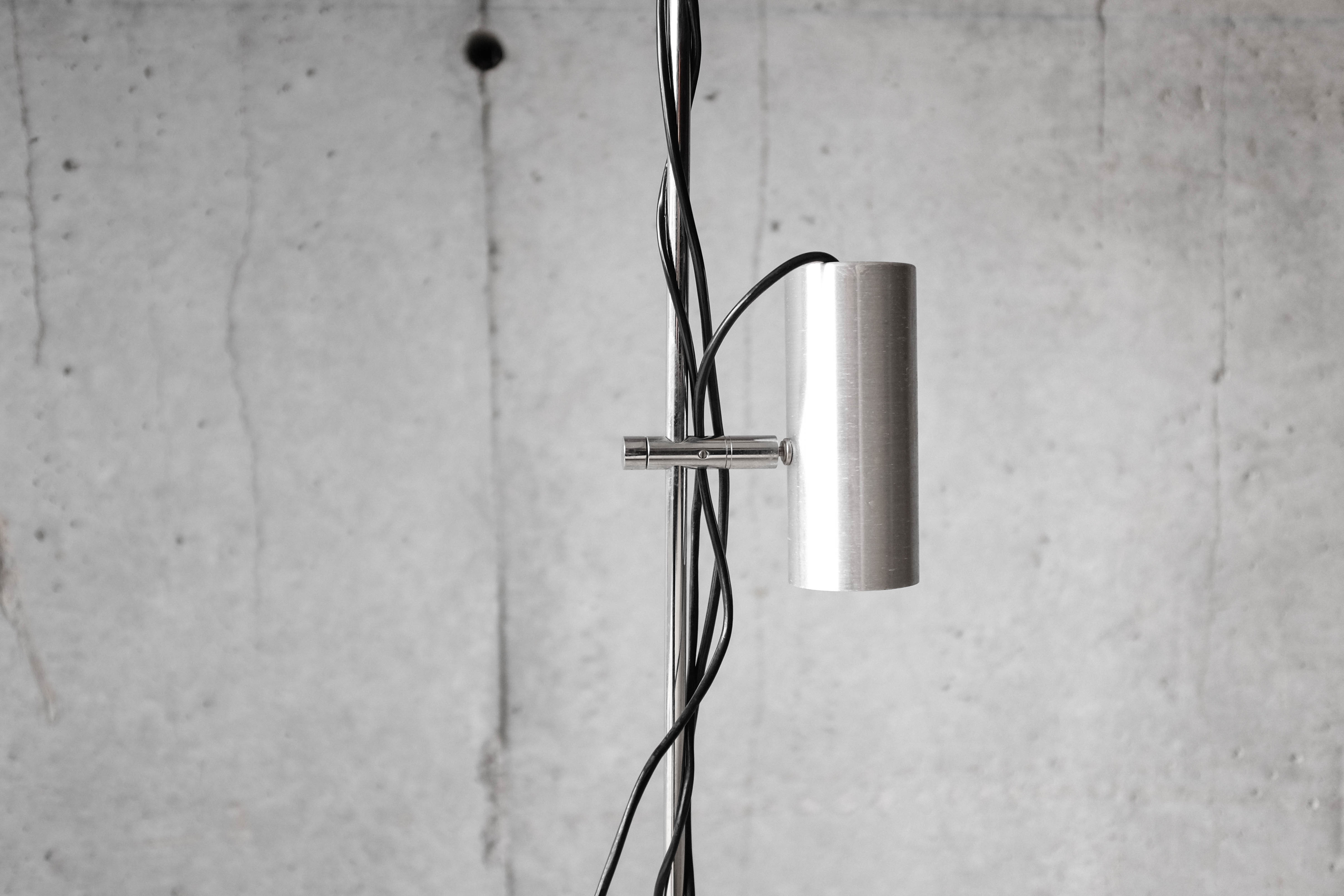 Chrome 70s design lamppost