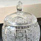 Vintage candy box/Drageoir in finely cut Bohemian crystal. Sophisticated star/brass patterns. Size 20 x 16 cm