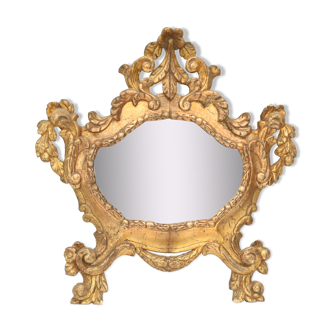 Miroir écusson en bois doré