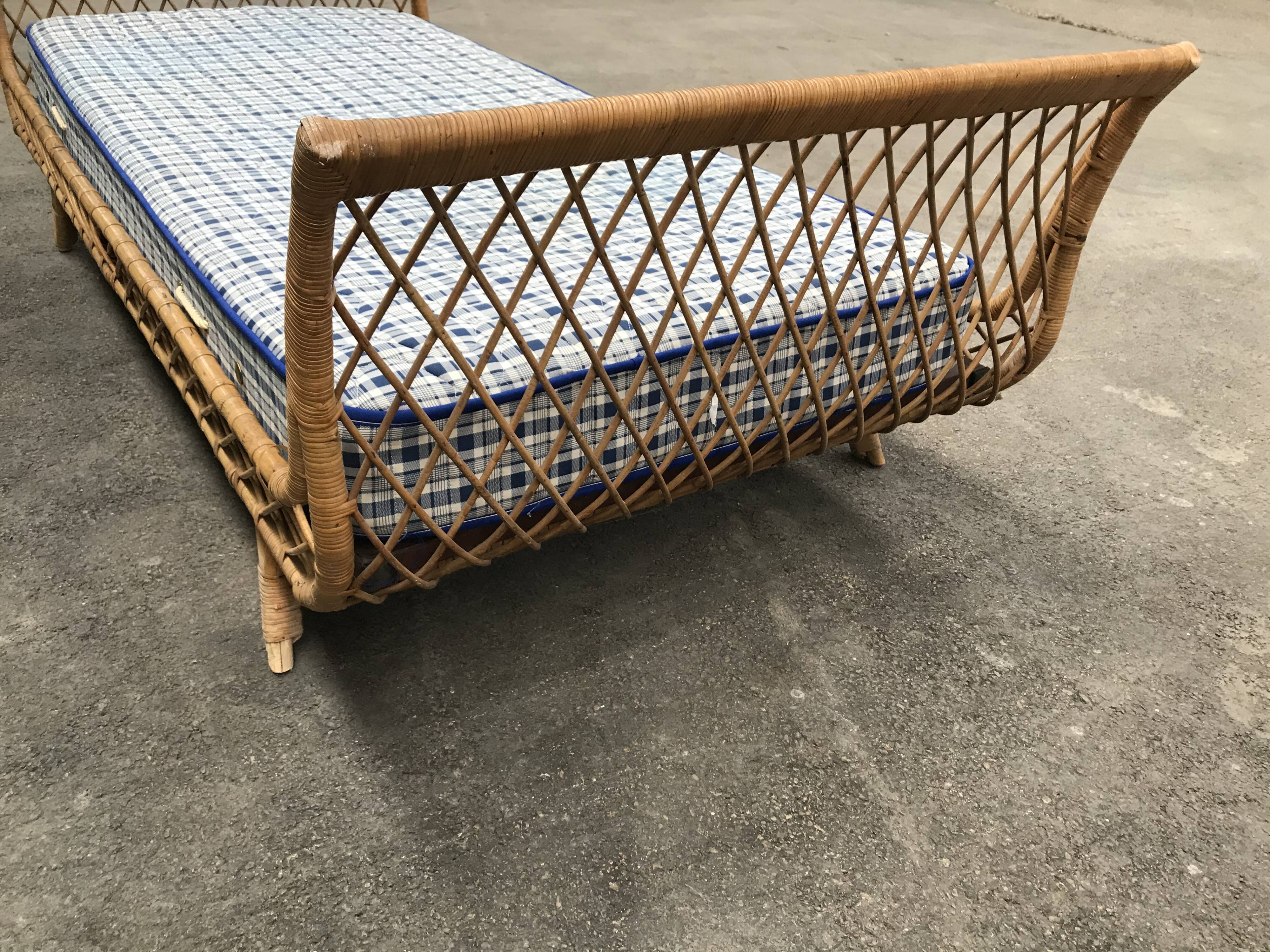 Vintage rattan bed 1970