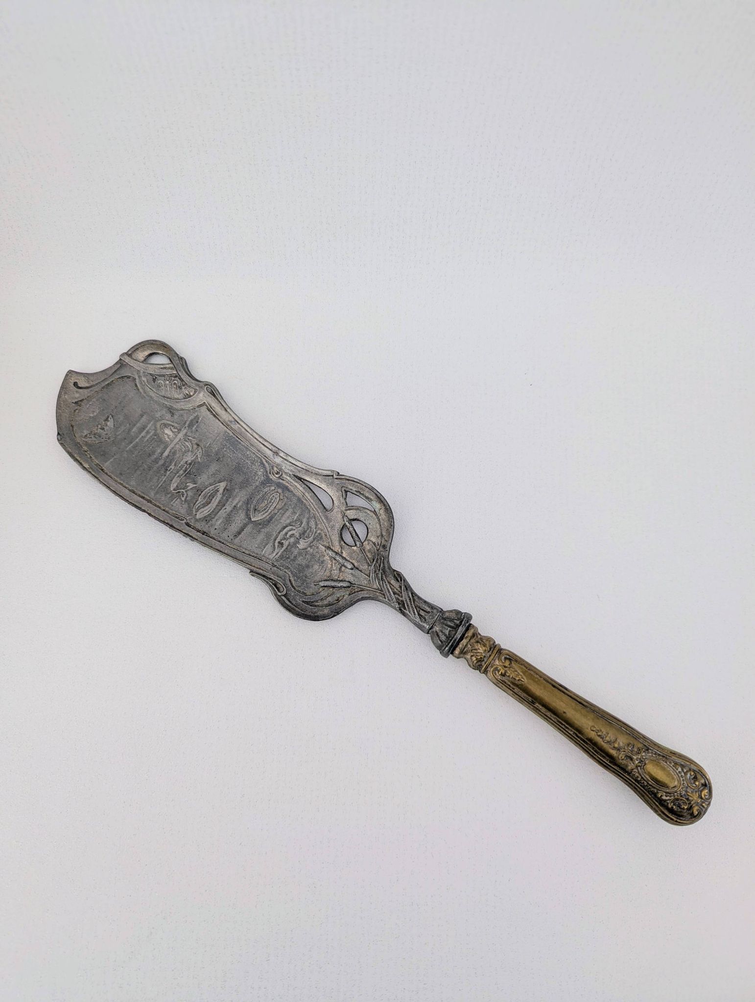Large Art Nouveau serving shovel in white metal and gilded brass 30 cm