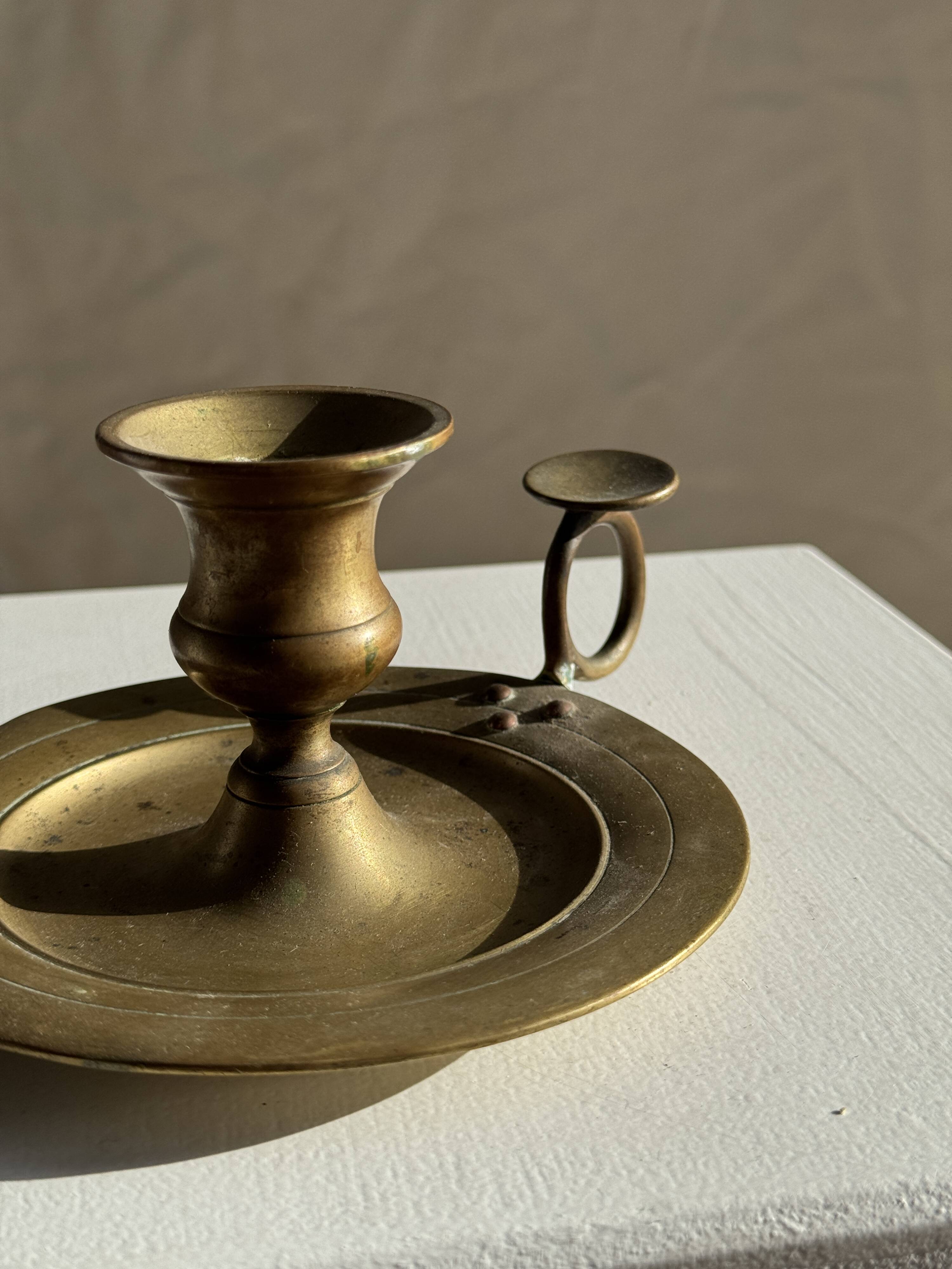 Antique gold hand candlestick with a handle fixed by 3 rivets H8 D13