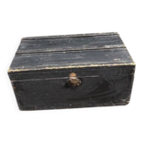 old large wooden trunk / vintage