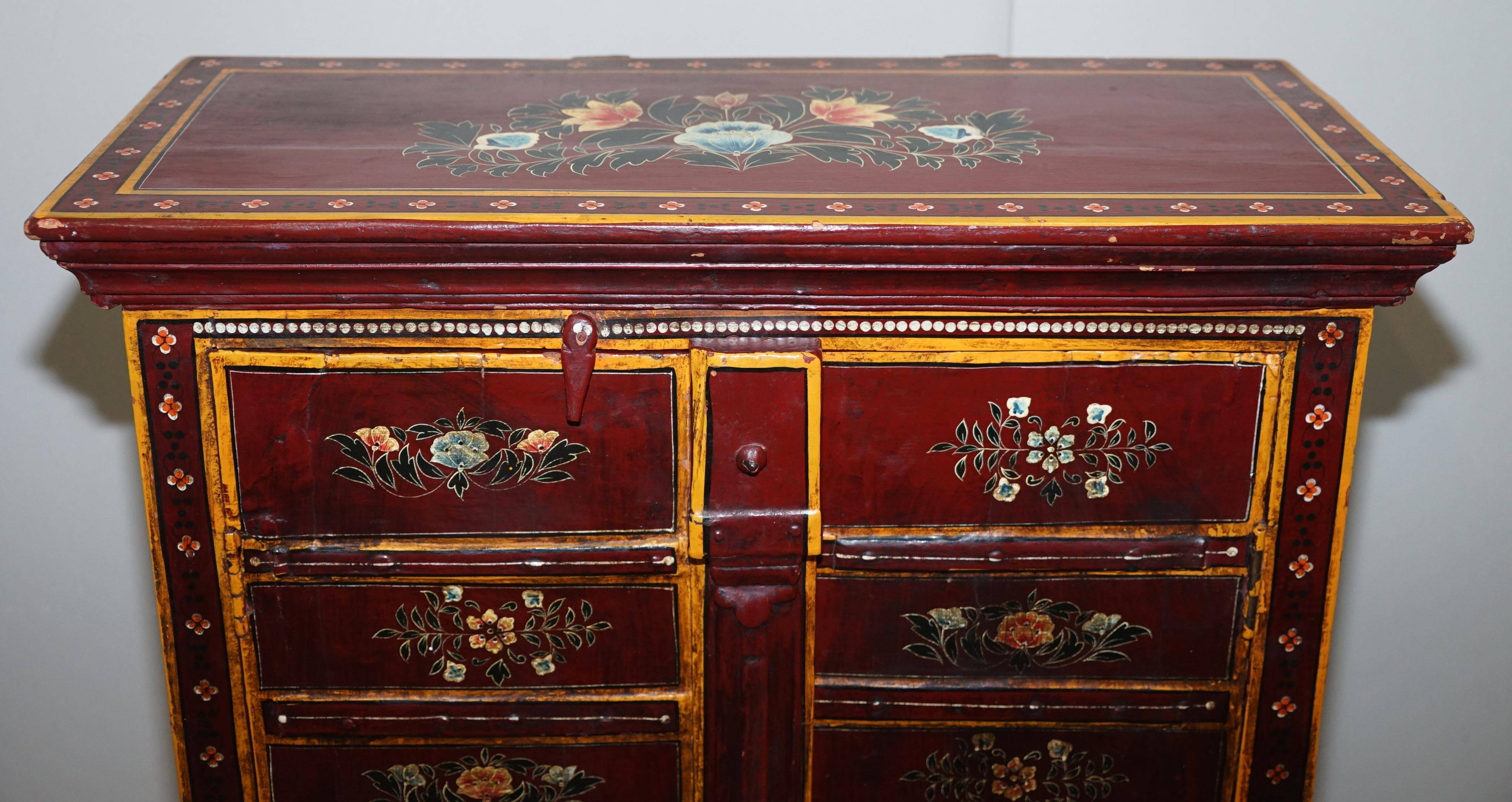 Buffet latéral peint à la main oriental circa 1900