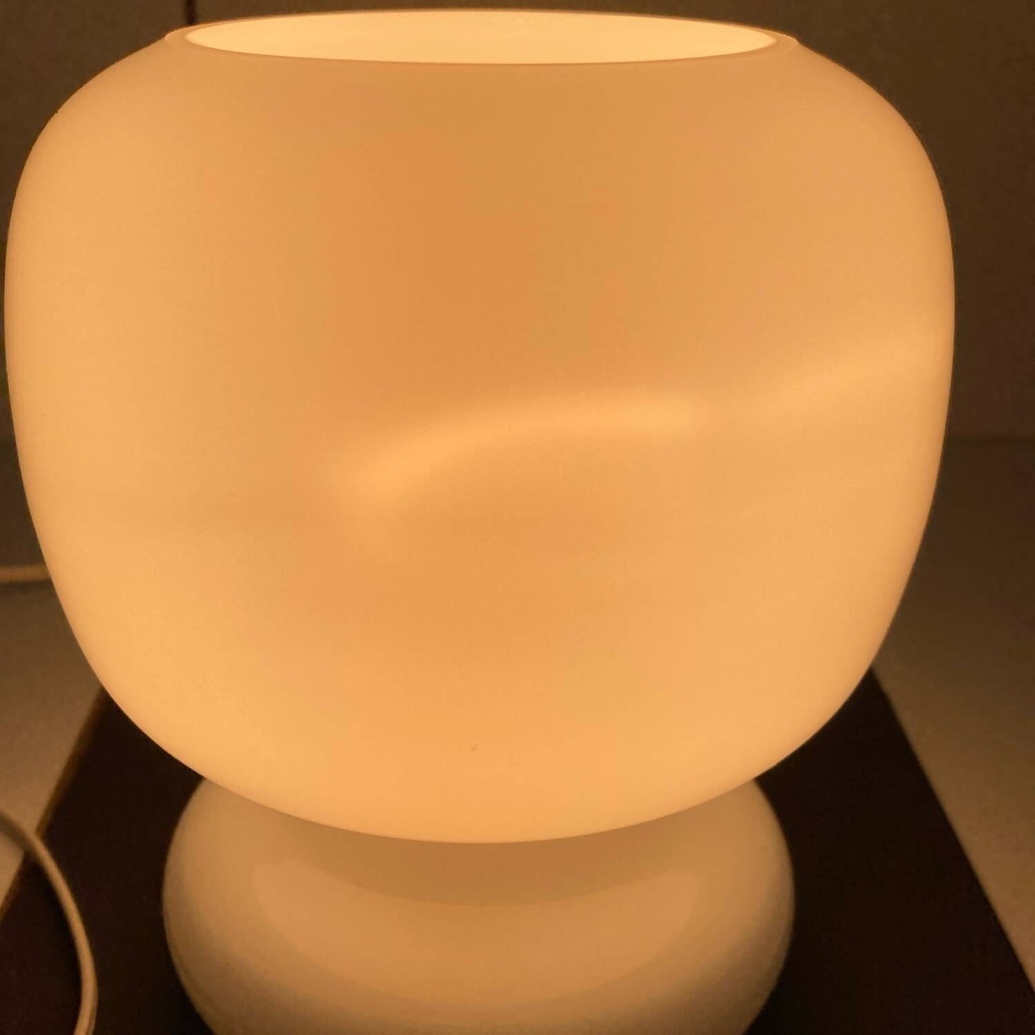 Lampe à poser en verre opalin, 1970