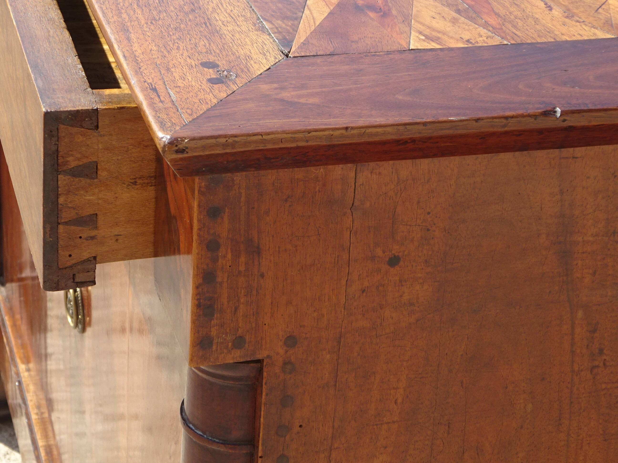 Buffet Empire, remarquable plateau en marqueterie