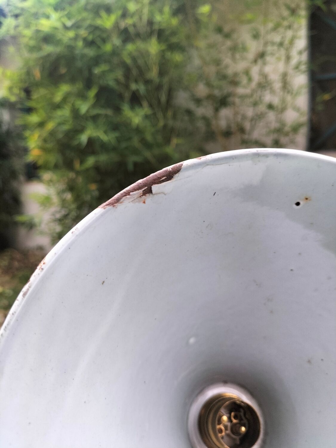 2 suspensions with enamelled sheet metal cones