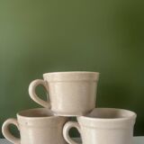 Tasse en grès décor fleur