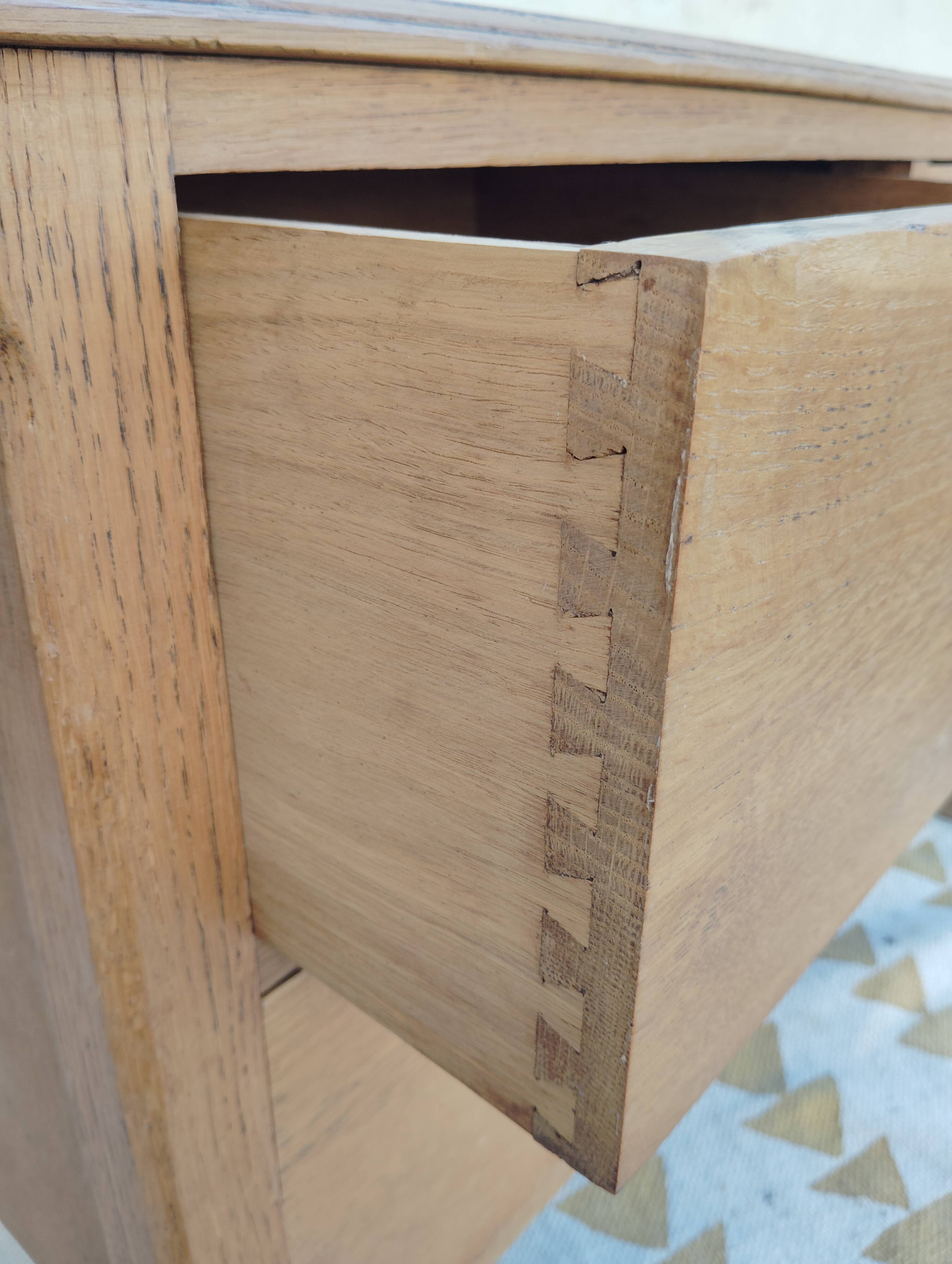 Small English oak chest of drawers with 3 drawers