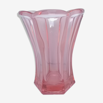 Vase en verre rose