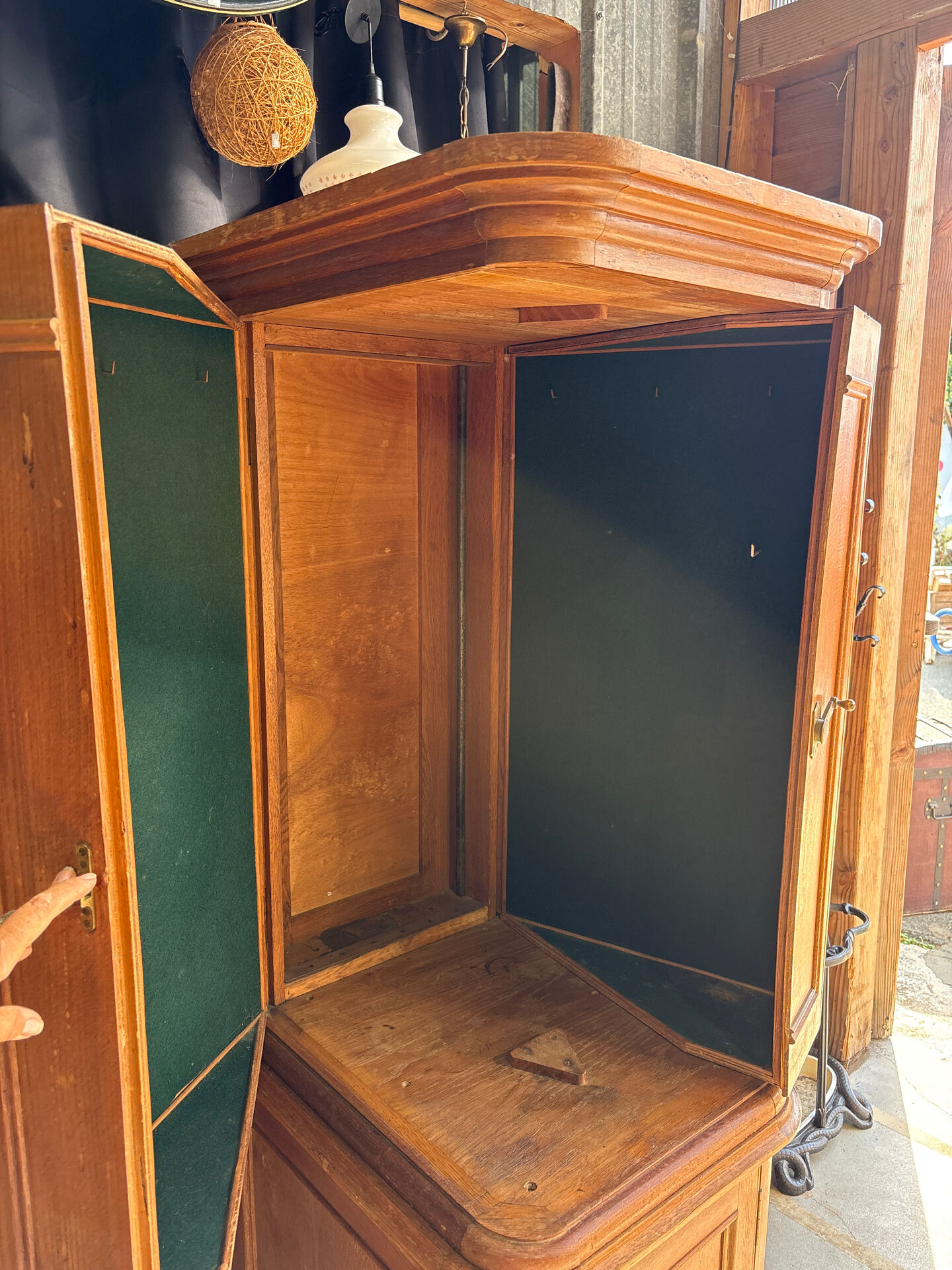 Exceptional old sacristy furniture in oak – 19th century