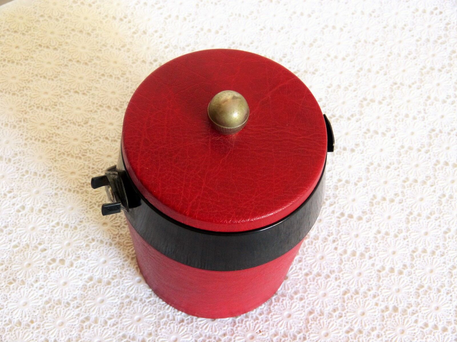 70's vintage red/bordeaux ice bucket
