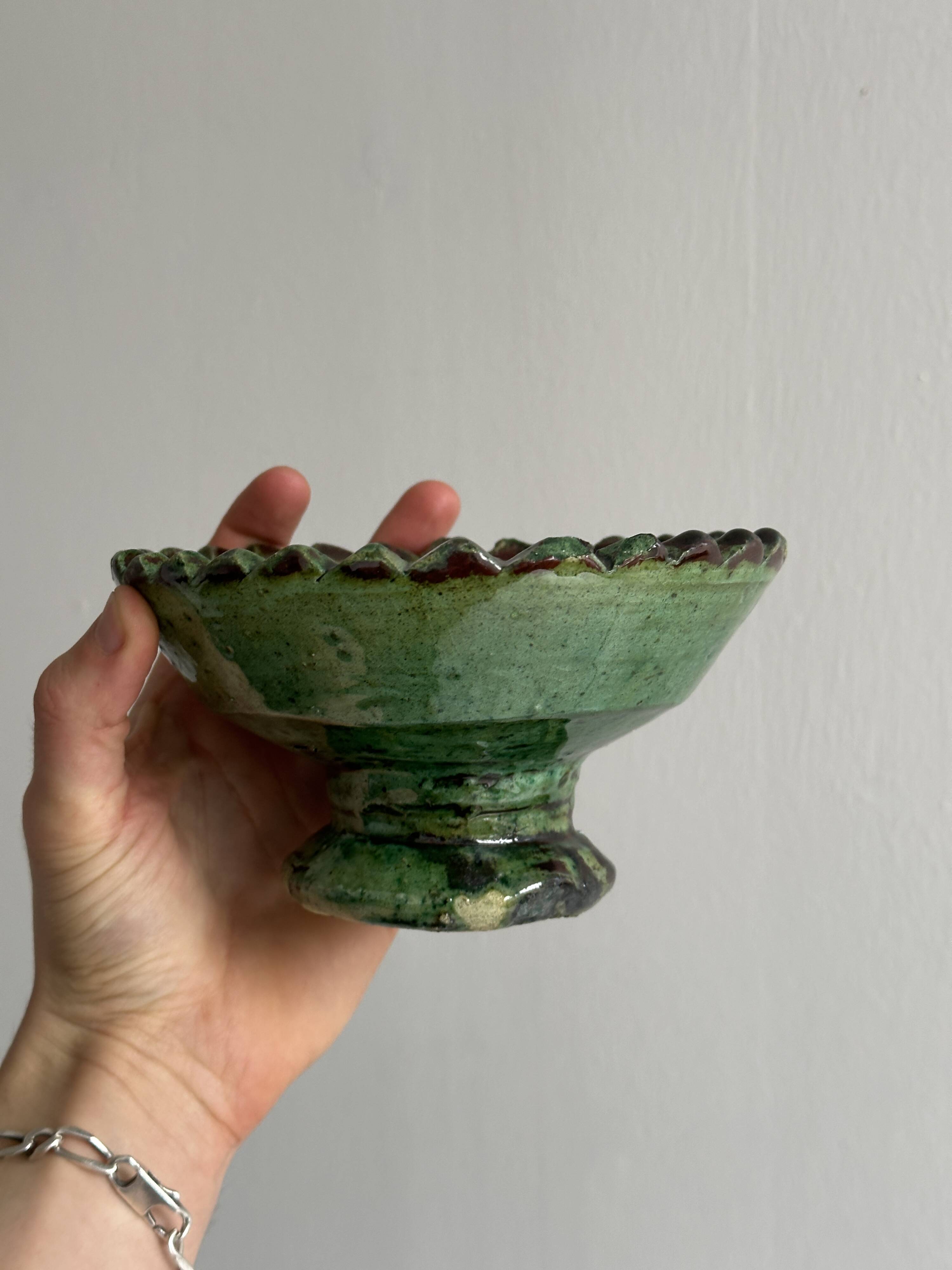 Petite coupe sur pied en céramique artisanale