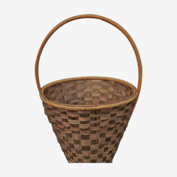 Vintage basket in rattan braid