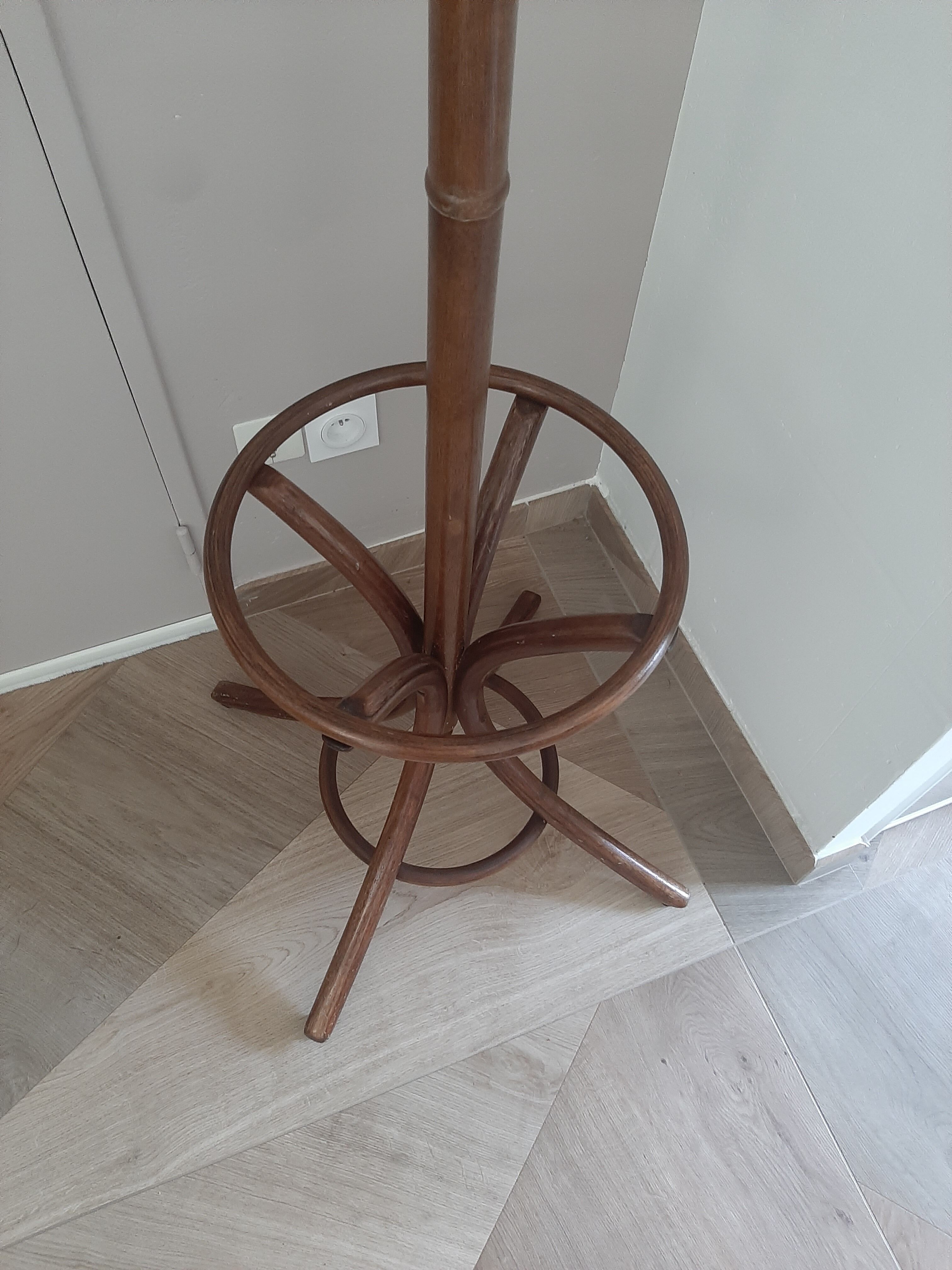 Wooden parrot coat rack - old style curved wood - 12 bells