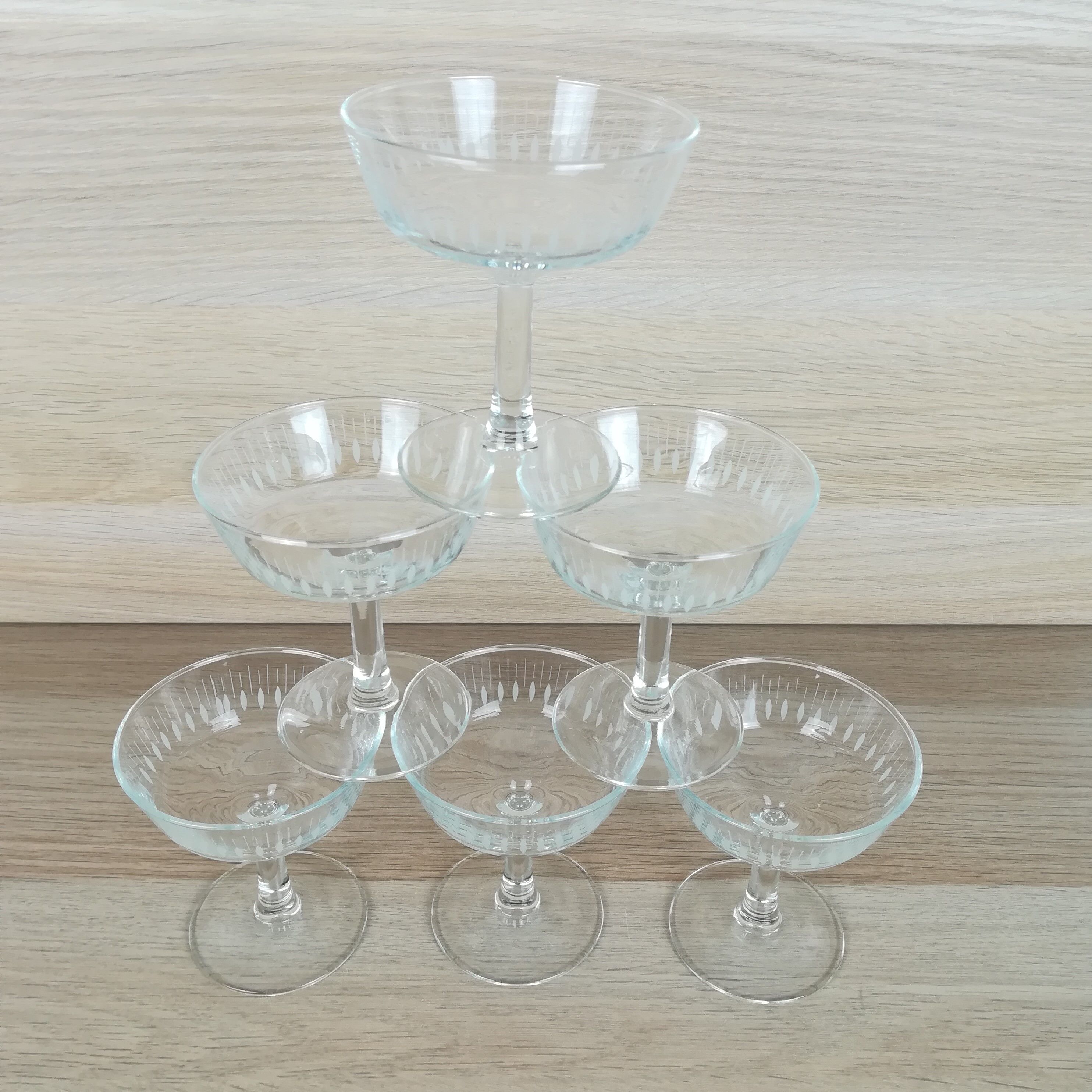 6 CHAMPAGNE GLASSES