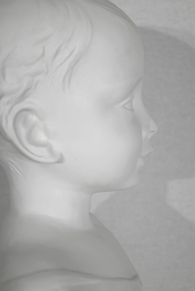 Children's bust in biscuit of limoges – early twentieth century
