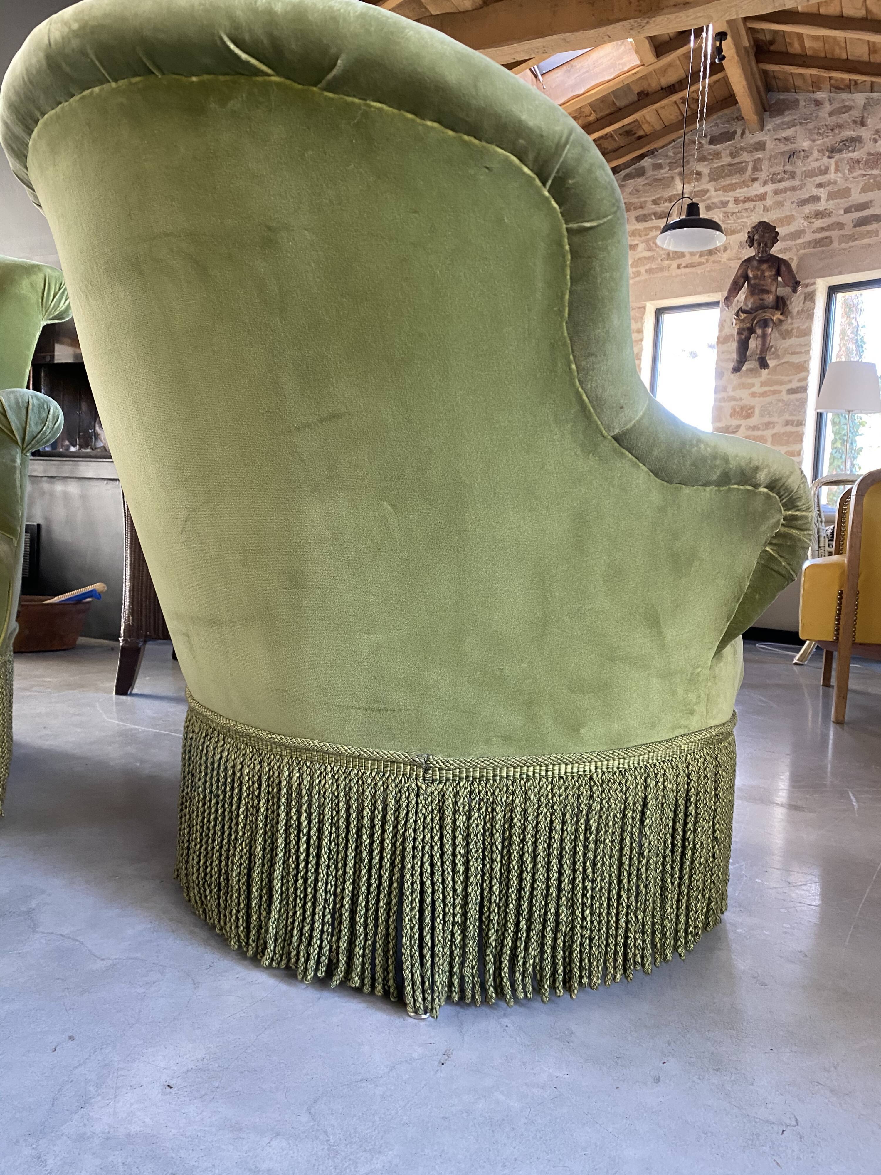 Almond green toad chair