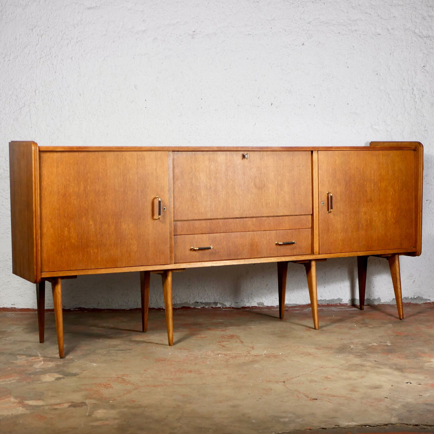 High row with feet compass SAM years 50-60