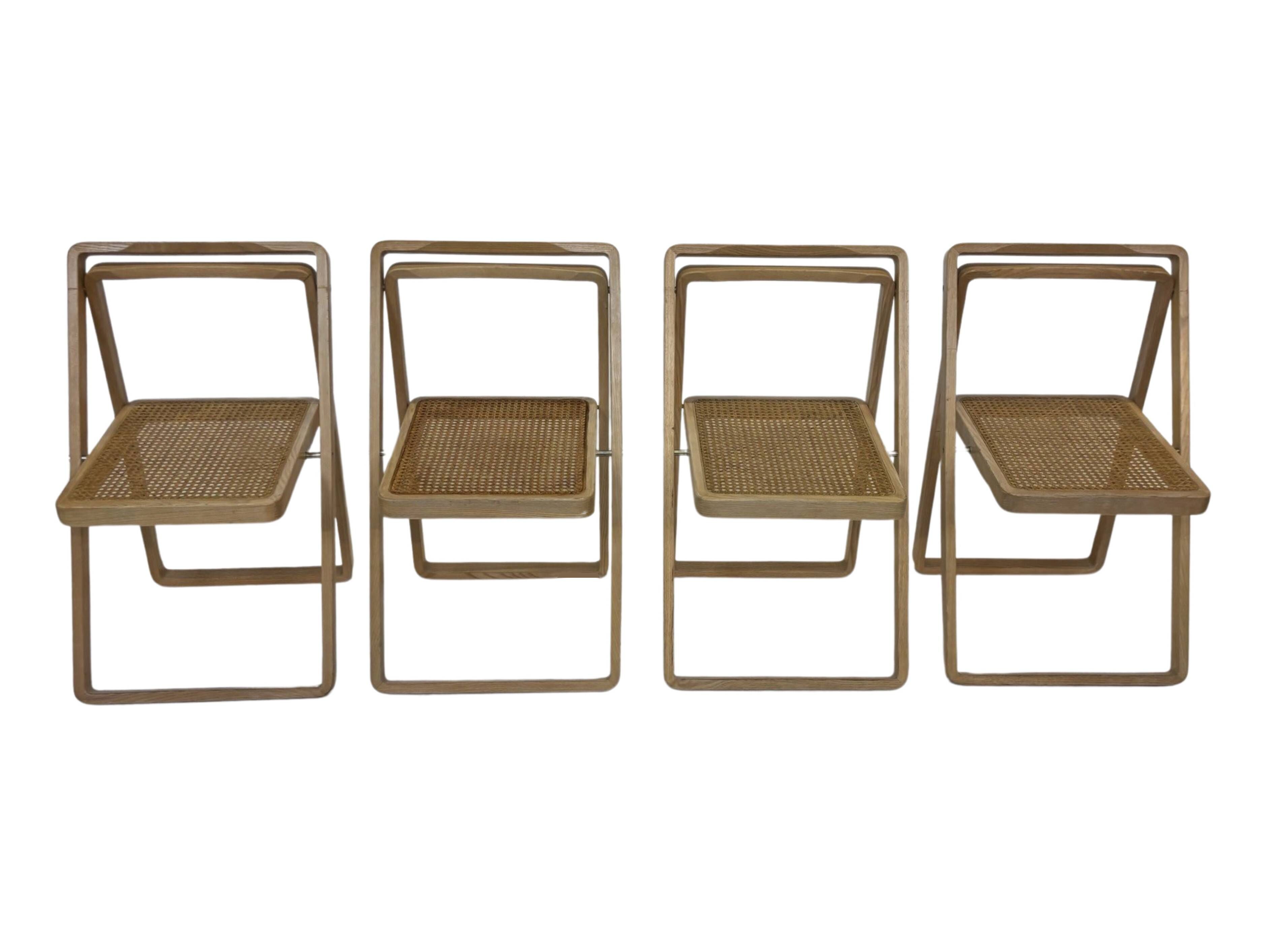 Ensemble vintage de 4 chaises pliantes, design en sangle et bois, années 1970