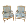 Paire de fauteuils en bois doré de style Louis XV