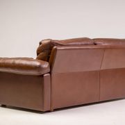 Royal 2-seater canapé premium Poltrona Frau Petronio upholstered in down and chestnut leather.