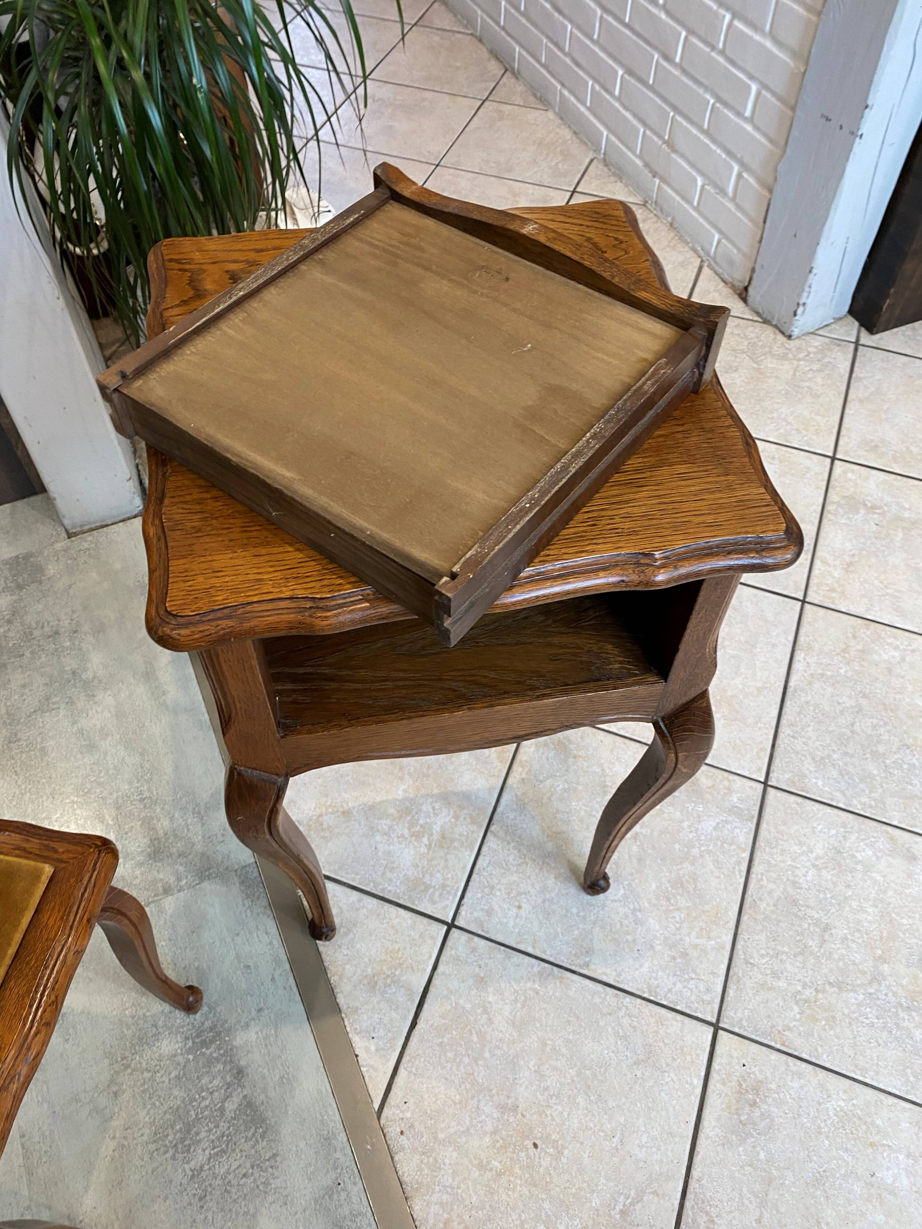 Gueridon set with gueridon and stool in solid oak in Louis XV style.
