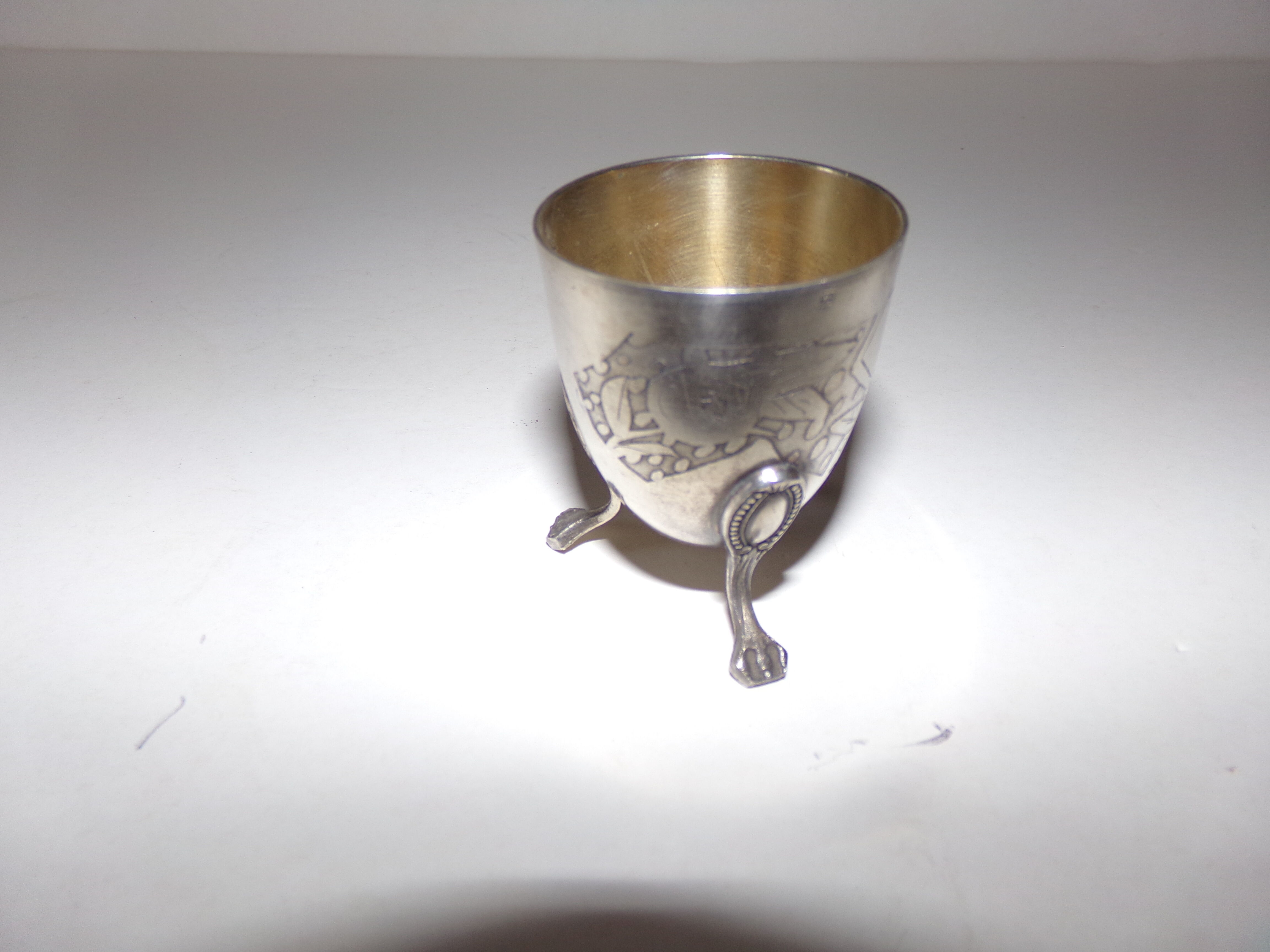 Egg cup to 3 feet