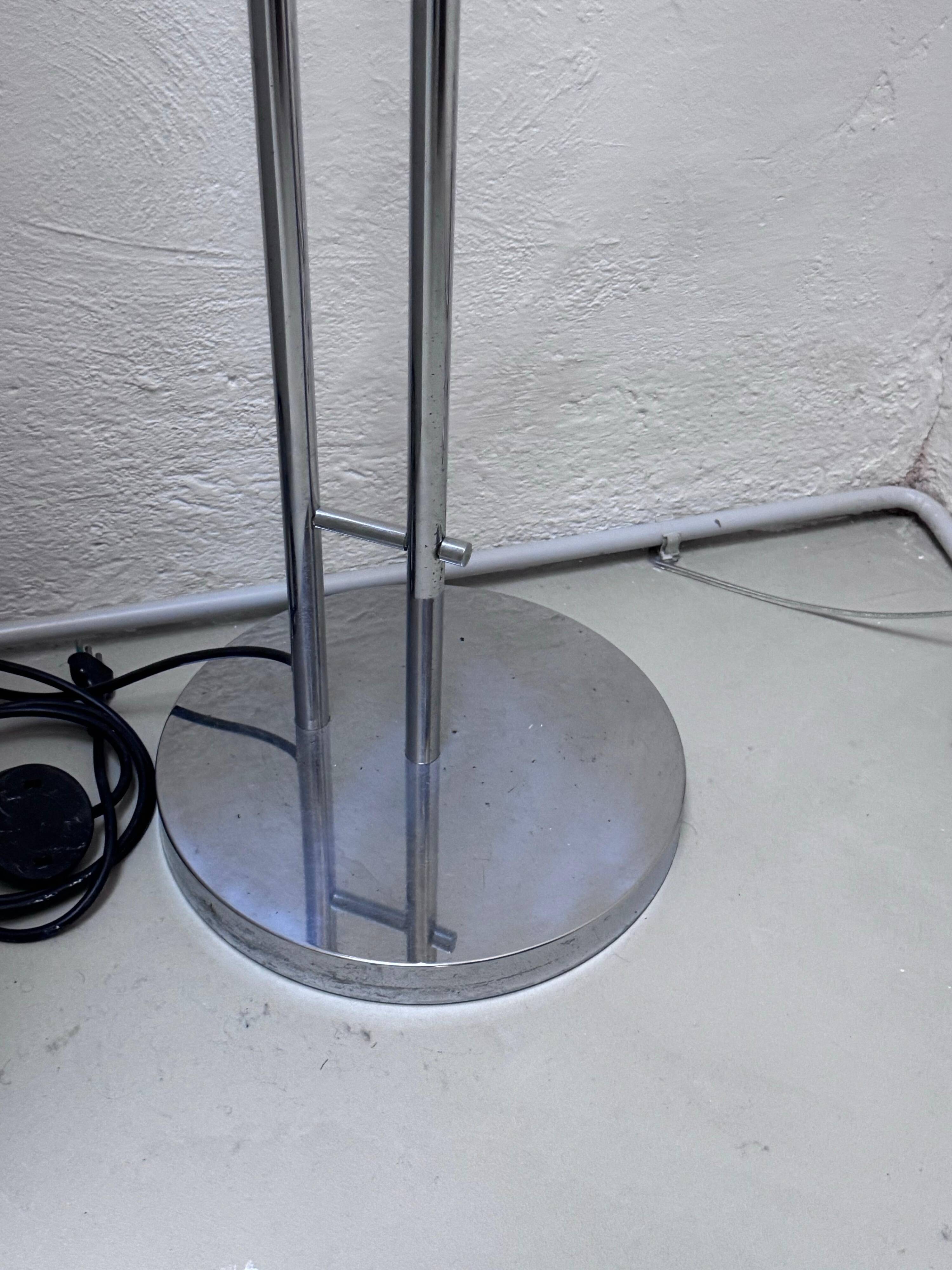 Lampadaire space age en métal chromé avec lumières magnétiques par Reggiani