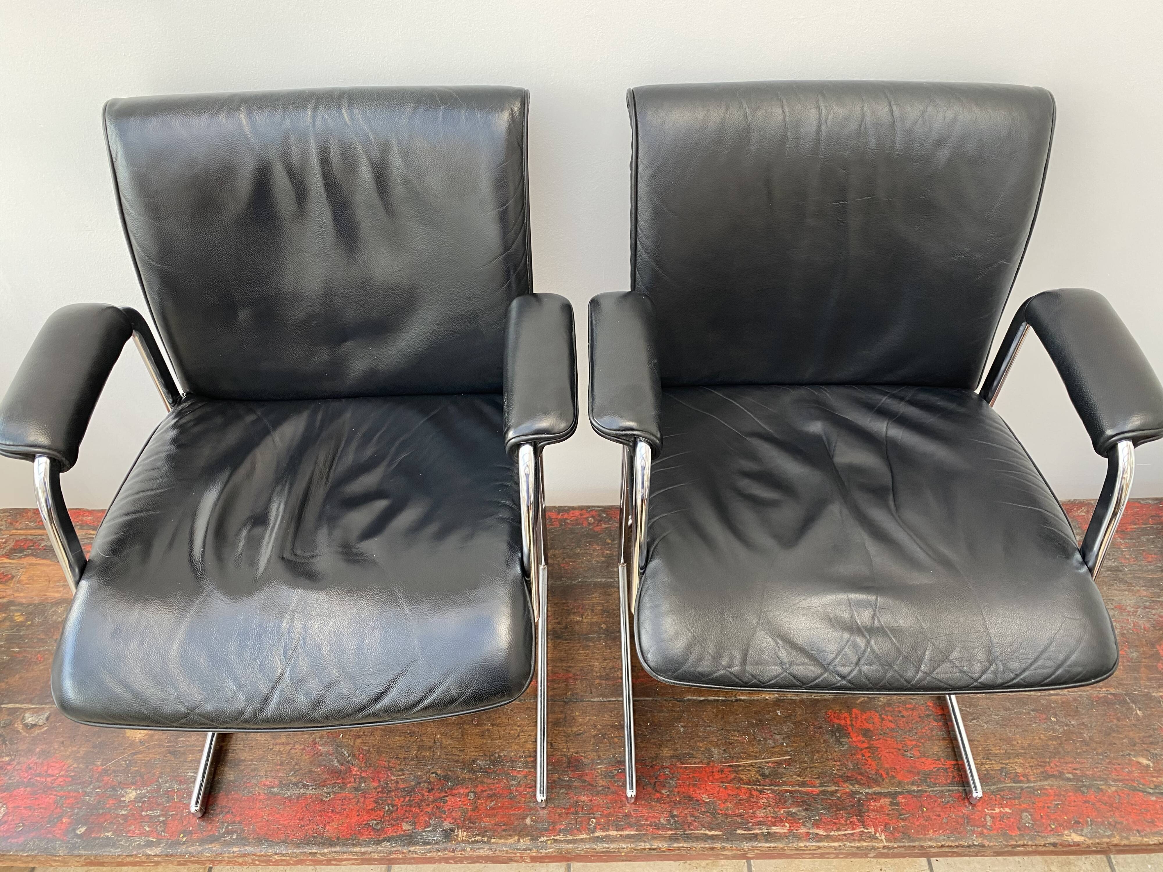 Paire de chaises de bureau en cuir noir par Boss Design