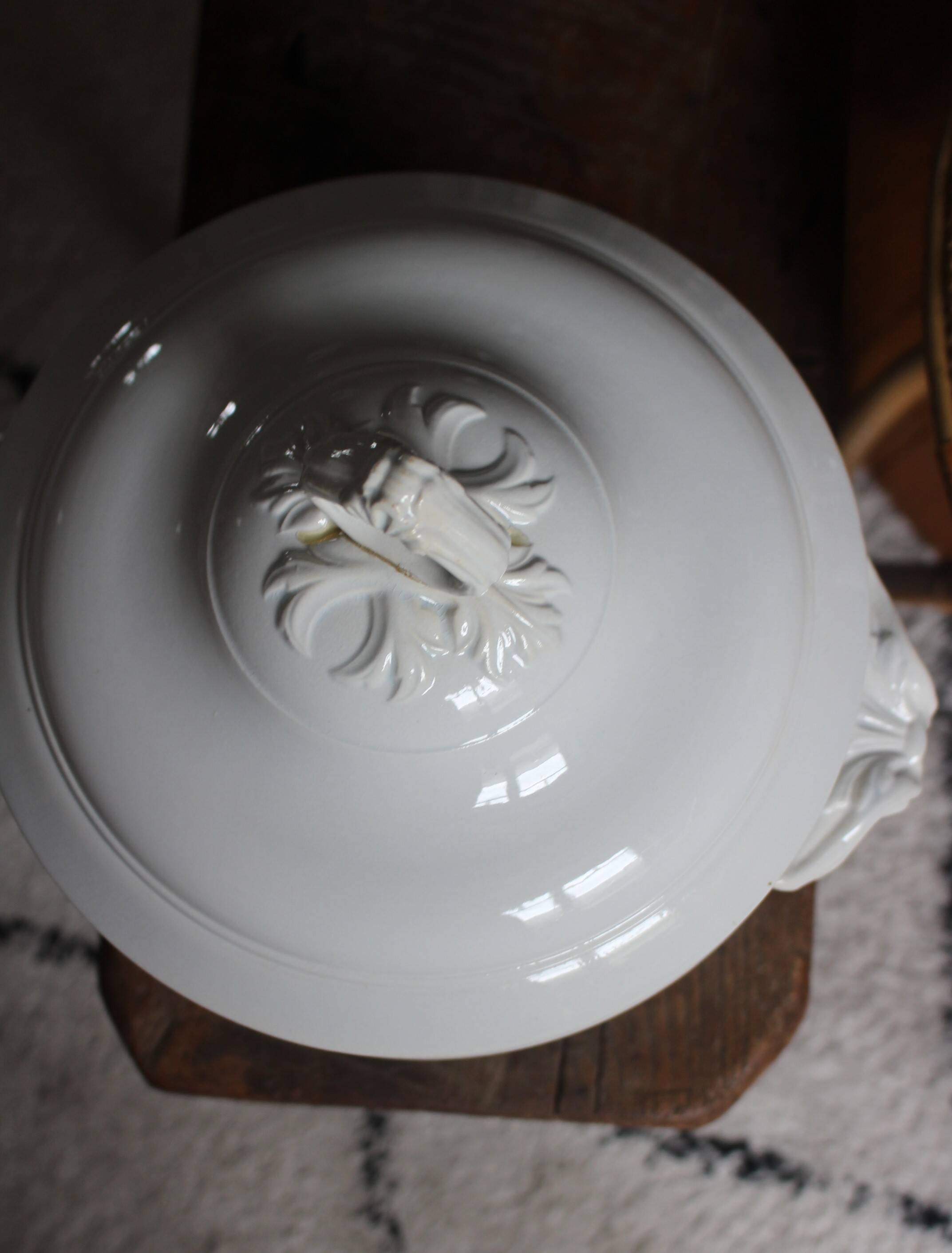 Pexonne FF iron earth white soup tureen