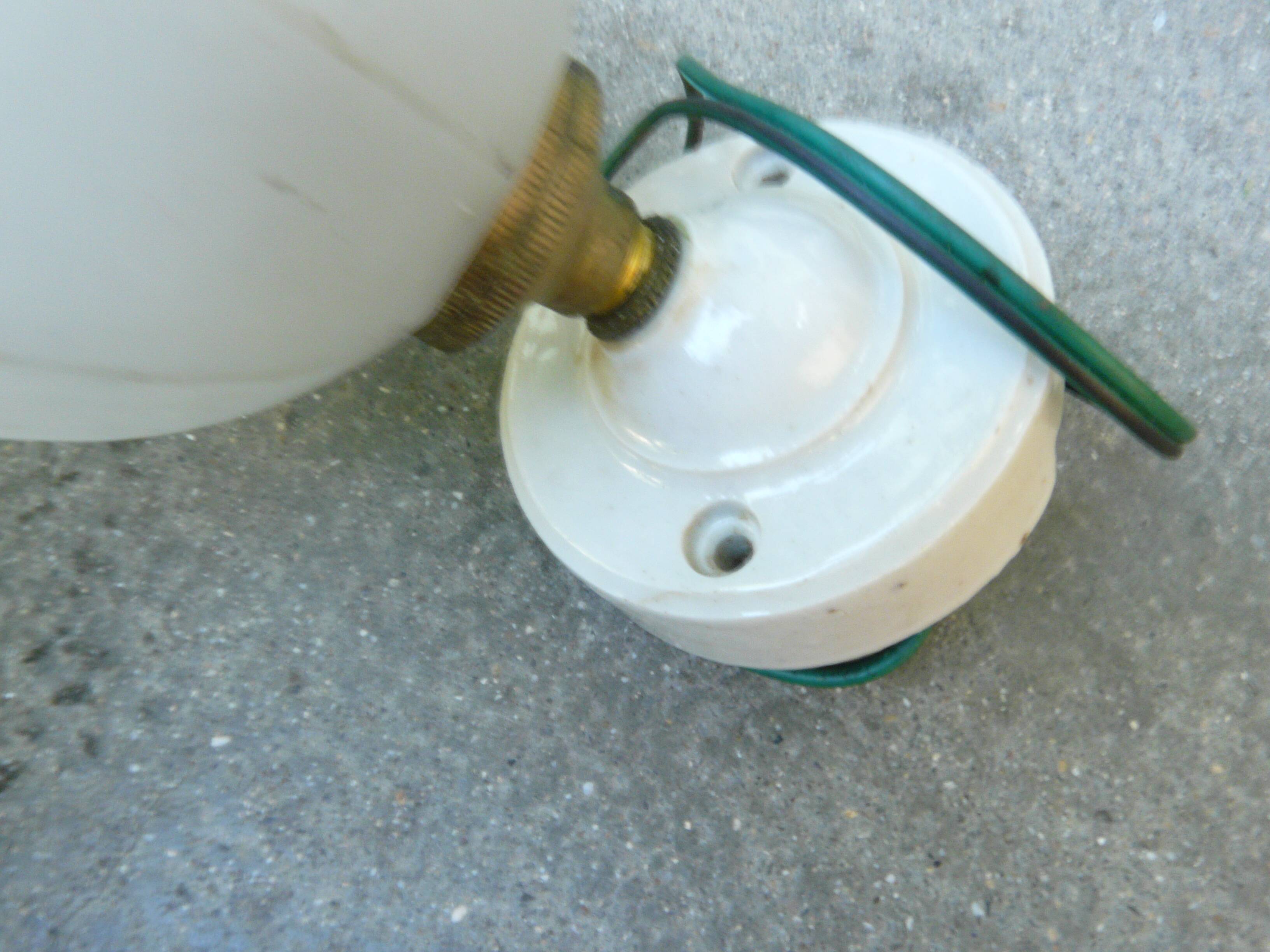 Art Deco porcelain tulip wall lamp in molded glass with flower decoration