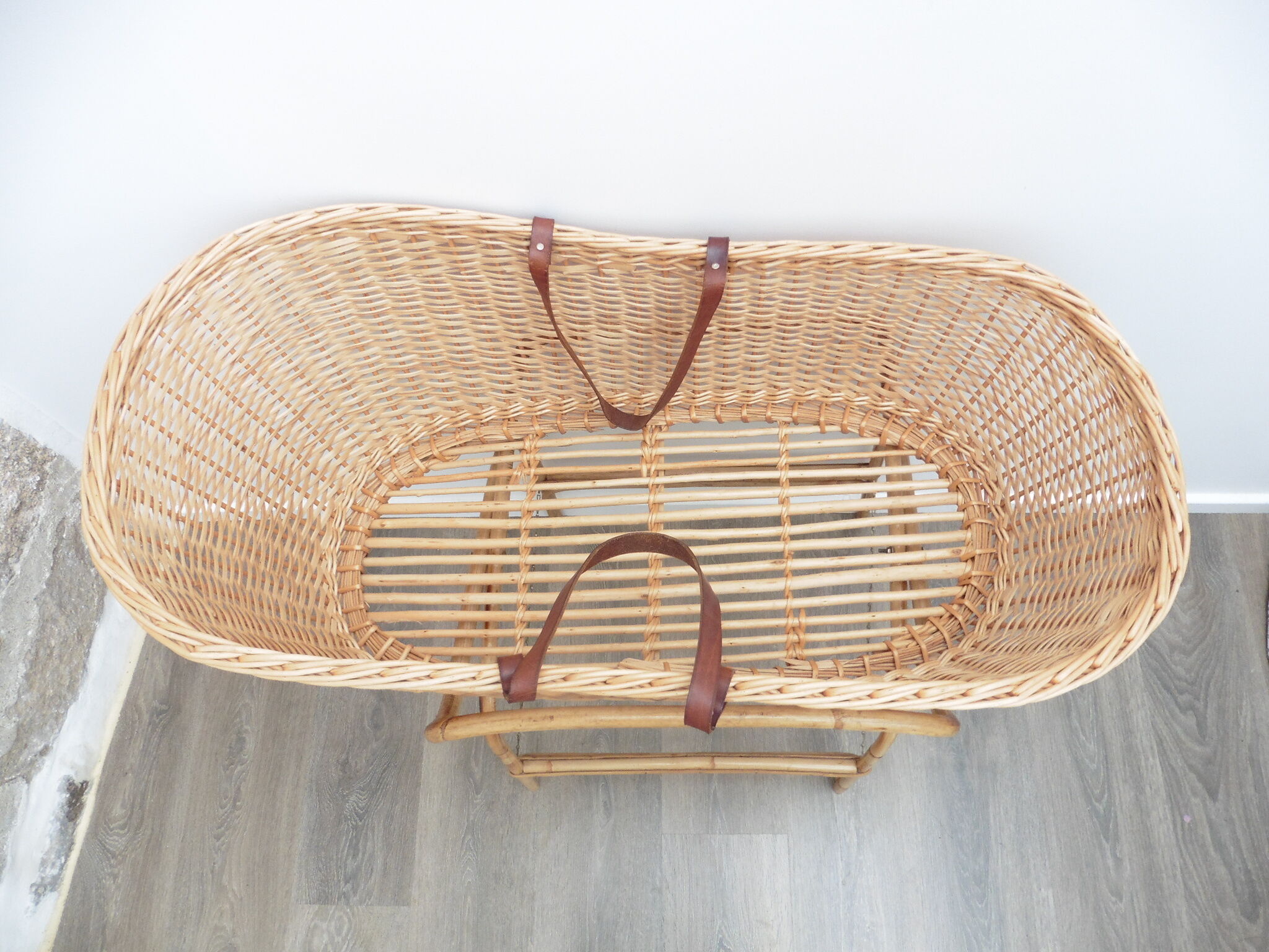 Basket Wicker on support