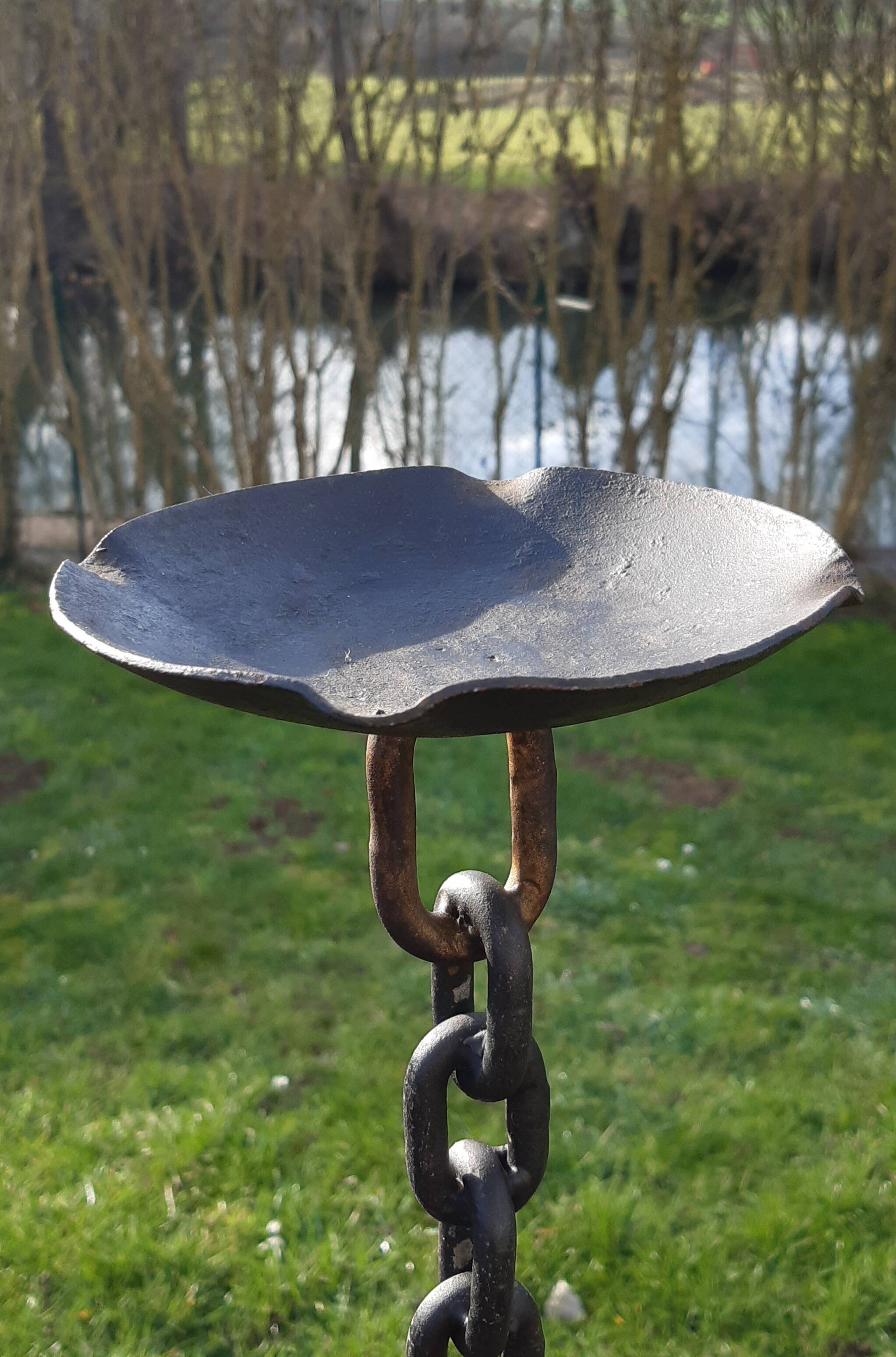 Very pretty chain ashtray. Brutalist art.
